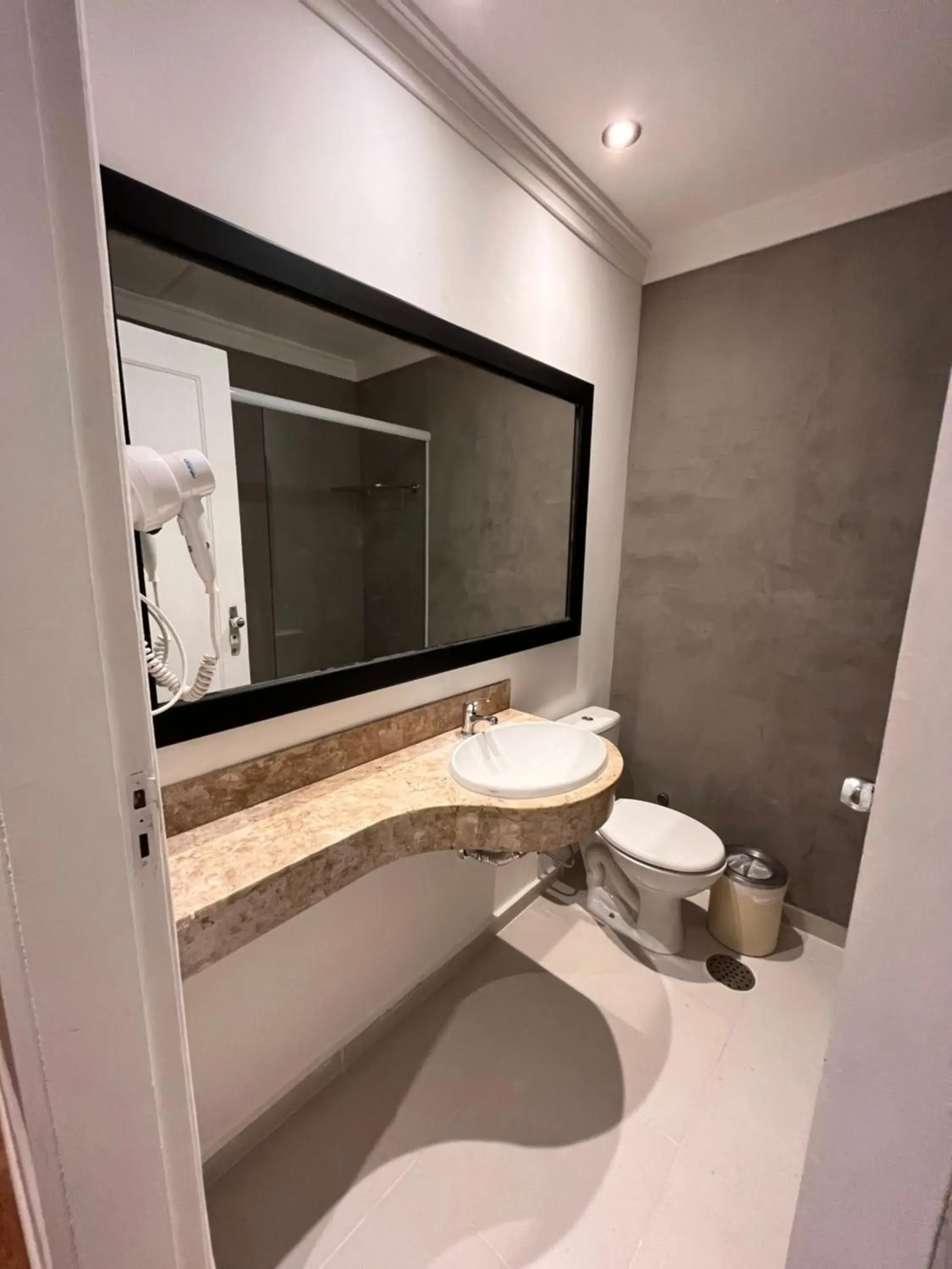 Bathroom in San Raphael Hotel
