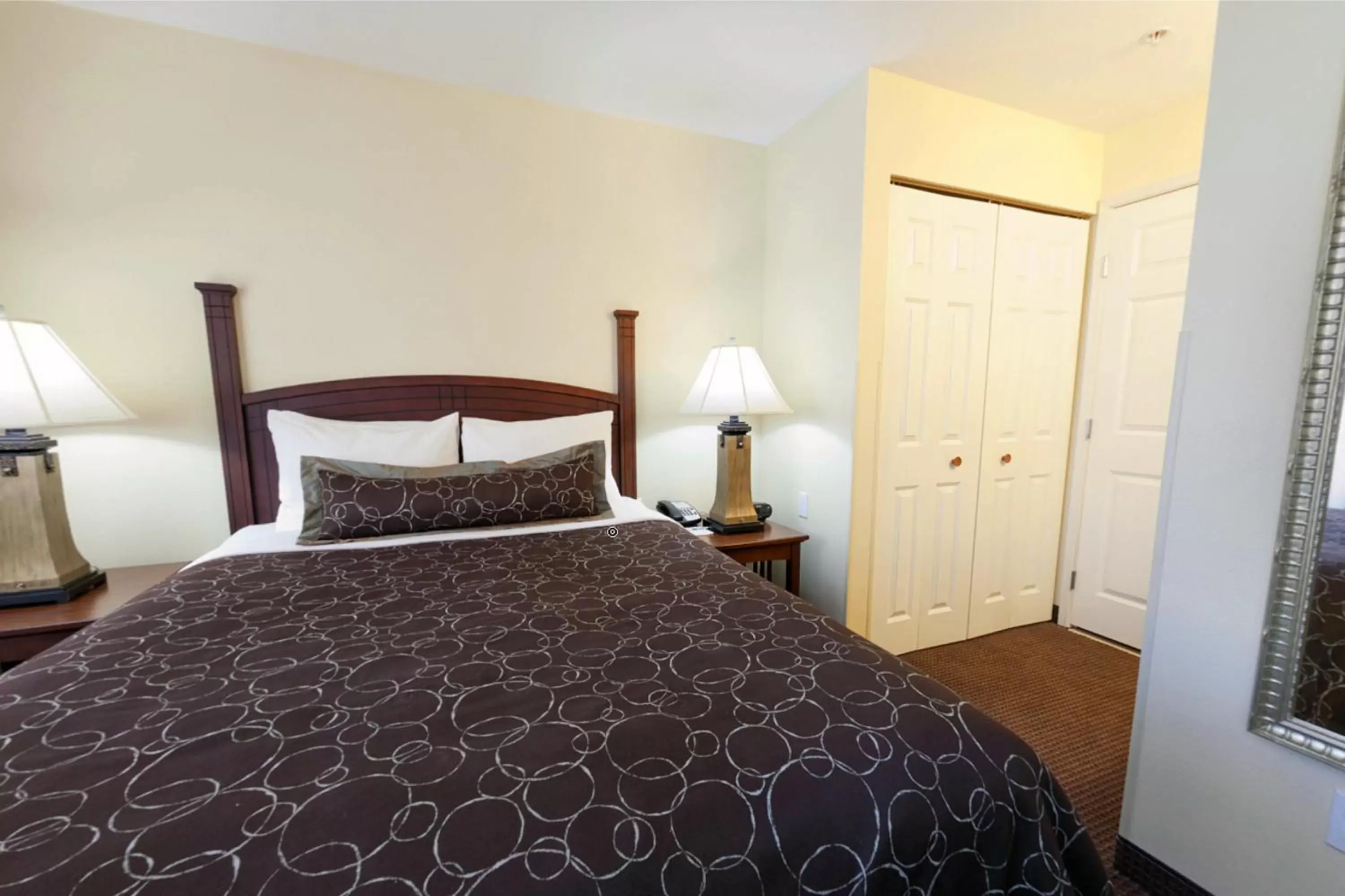 Photo of the whole room, Bed in Staybridge Suites Rocklin - Roseville Area, an IHG Hotel