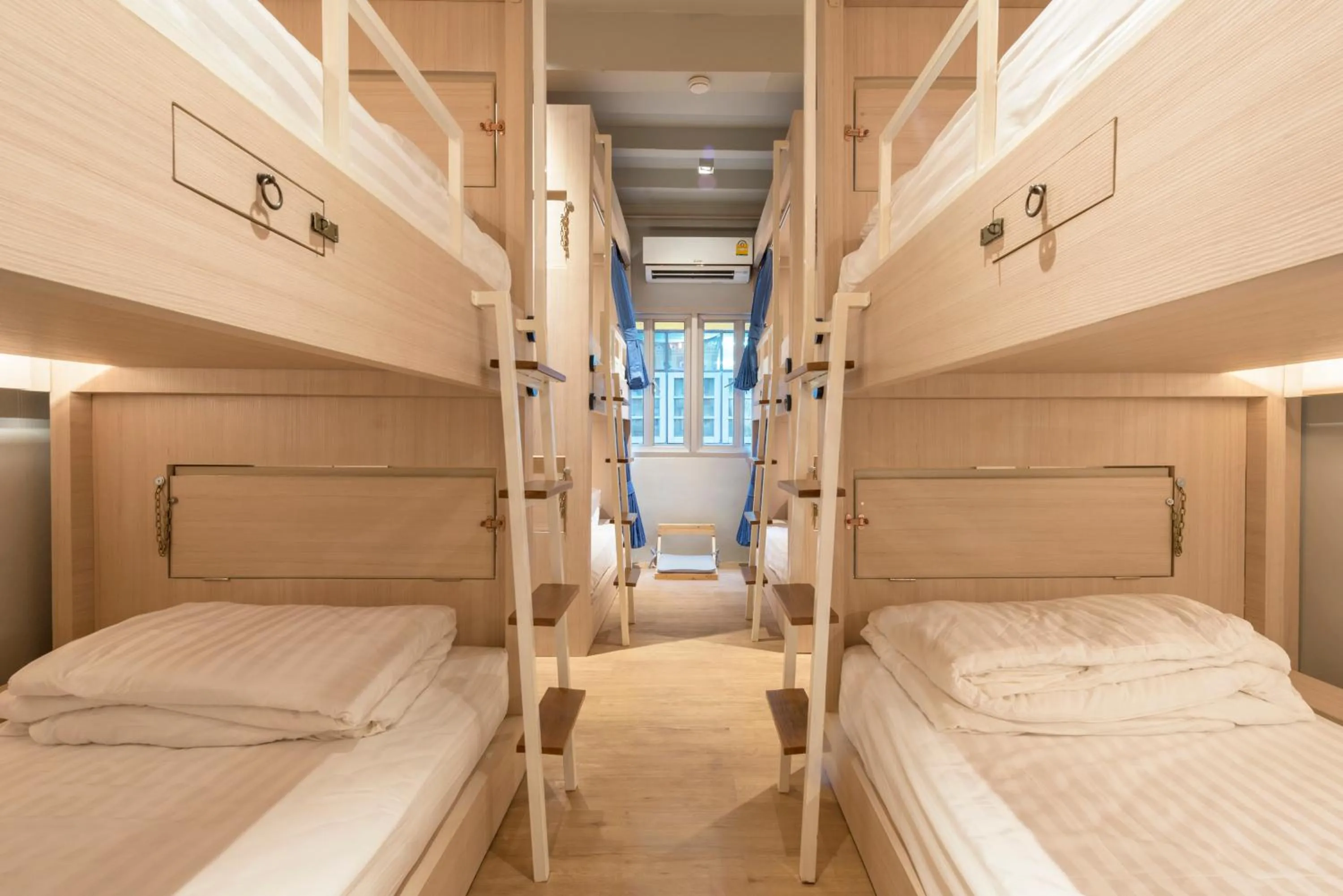 Bed in Kinnon Deluxe Hostel Coworking Cafe