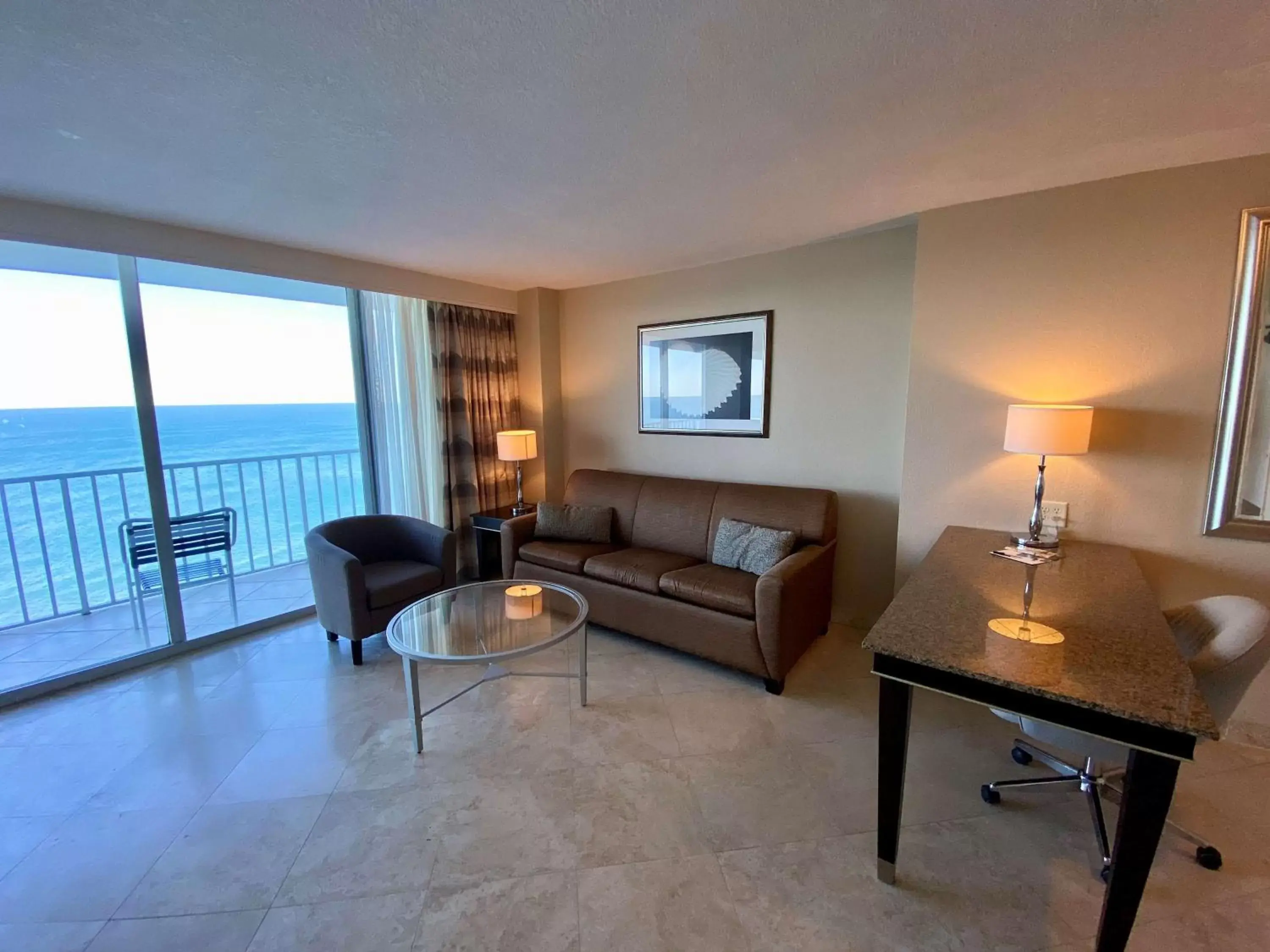 Living room, Seating Area in Radisson Suite Hotel Oceanfront