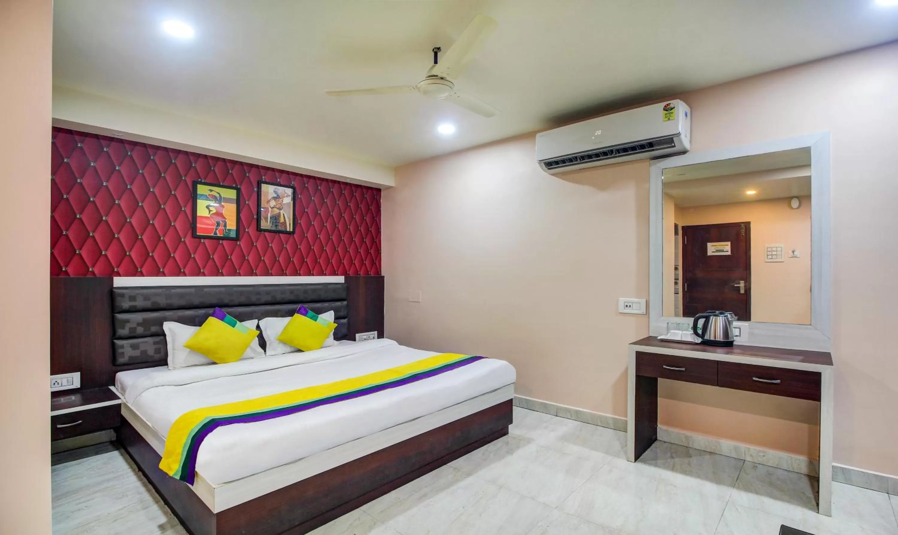 Bed in Itsy By Treebo - Golden Fiesta