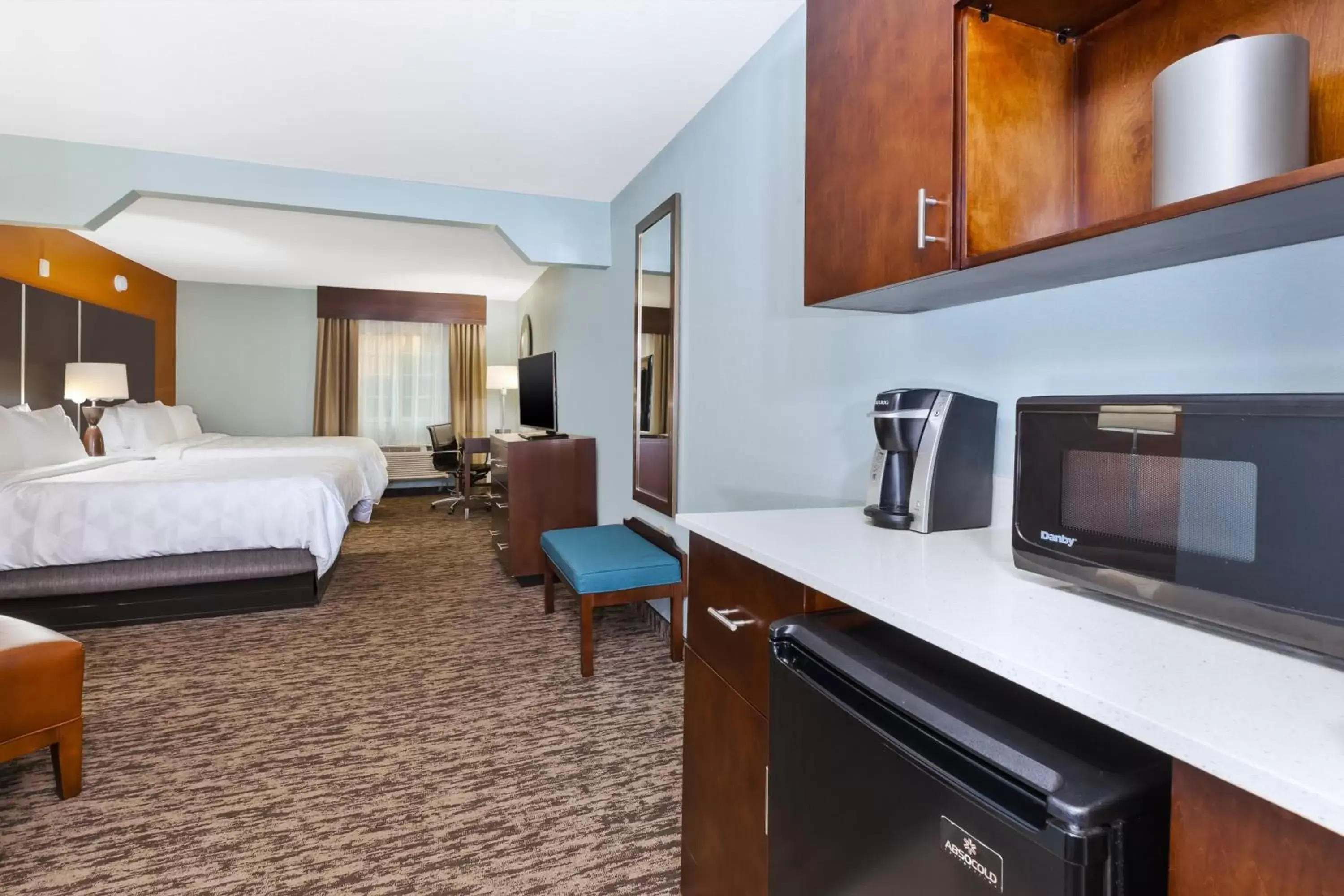 Photo of the whole room in Holiday Inn Express & Suites Carmel North – Westfield, an IHG Hotel