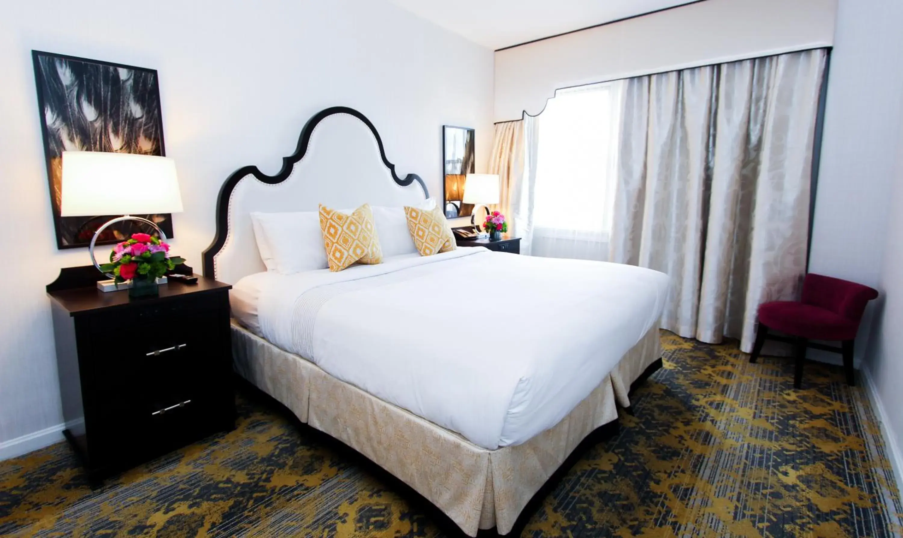 Bedroom, Bed in The Churchill Hotel Near Embassy Row