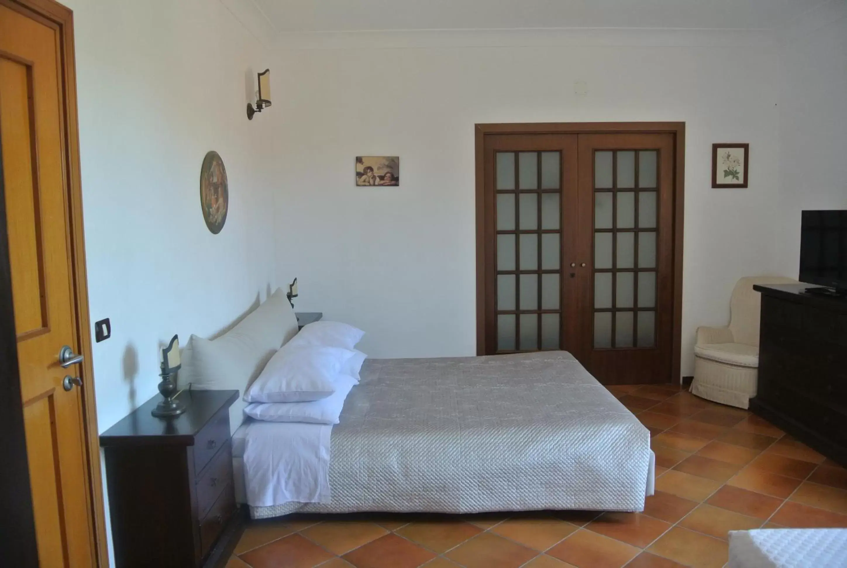 Bedroom, Bed in Villa Carlotta Resort