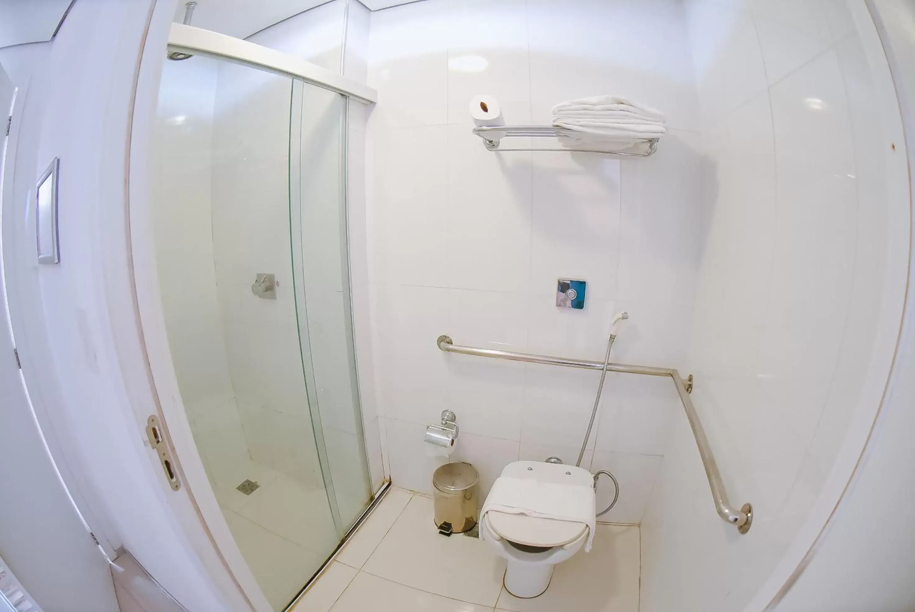 Shower, Bathroom in Profissionalle Hotel São Luís