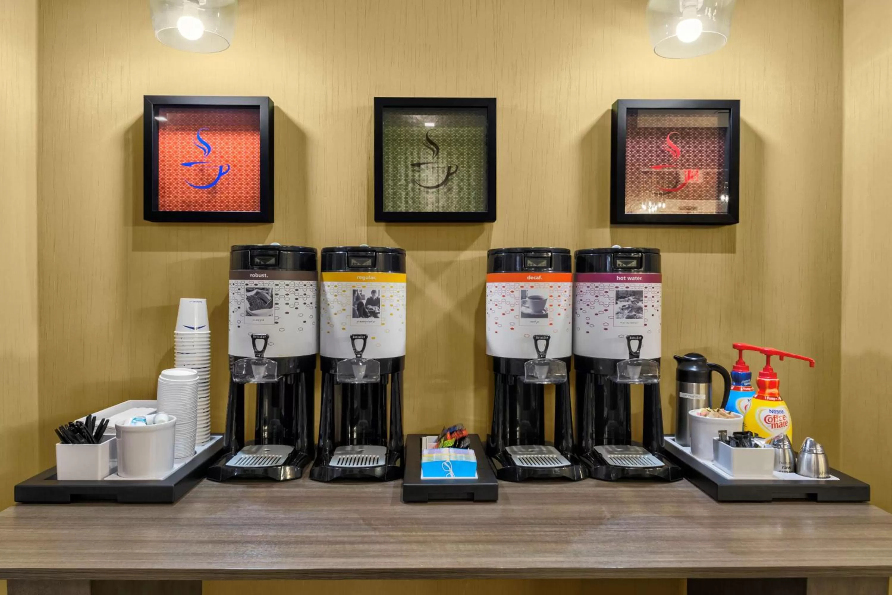 Dining area in Hampton Inn & Suites Los Angeles/Hollywood, CA
