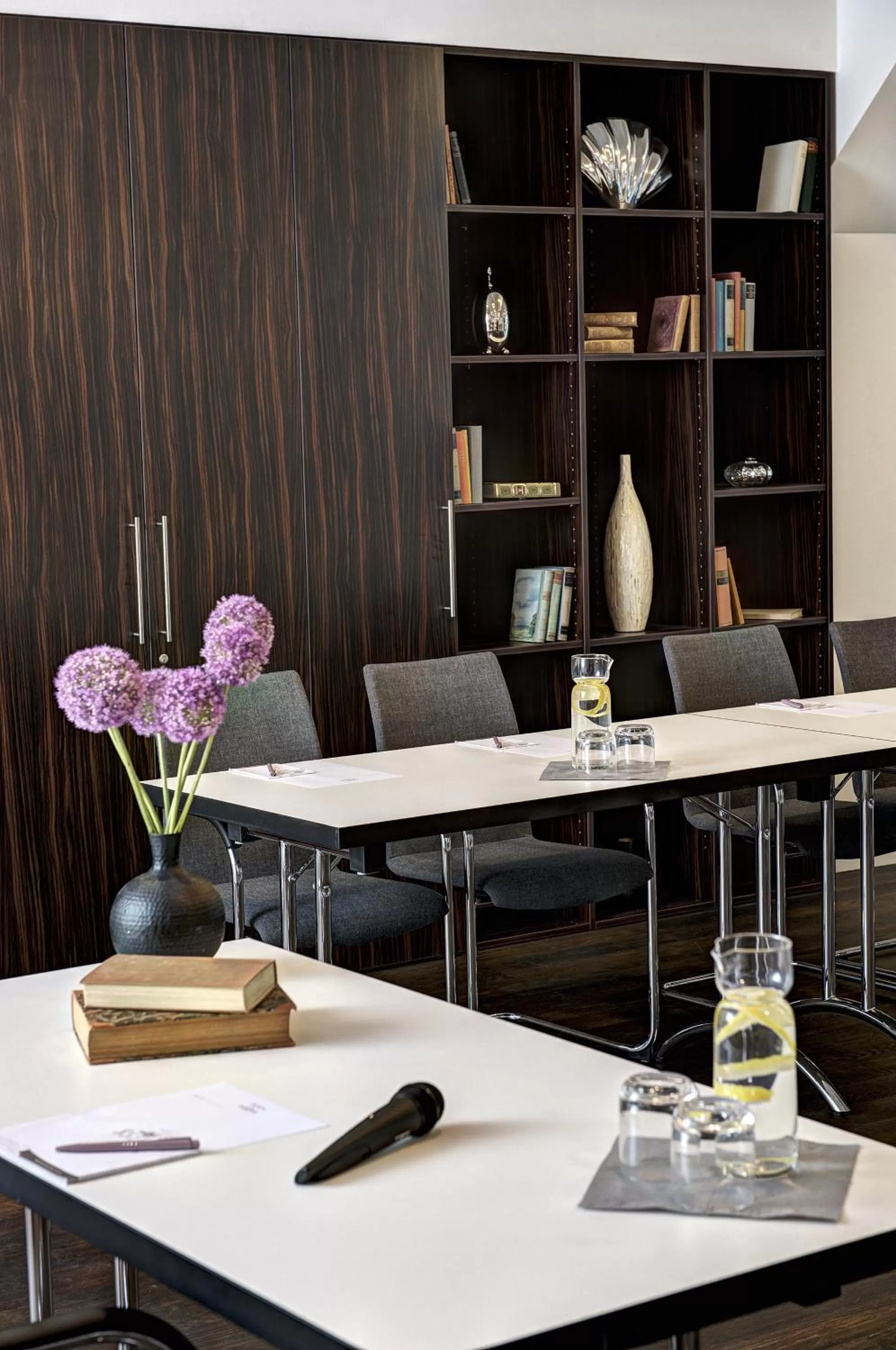 Business facilities in Hotel AMANO Düsseldorf