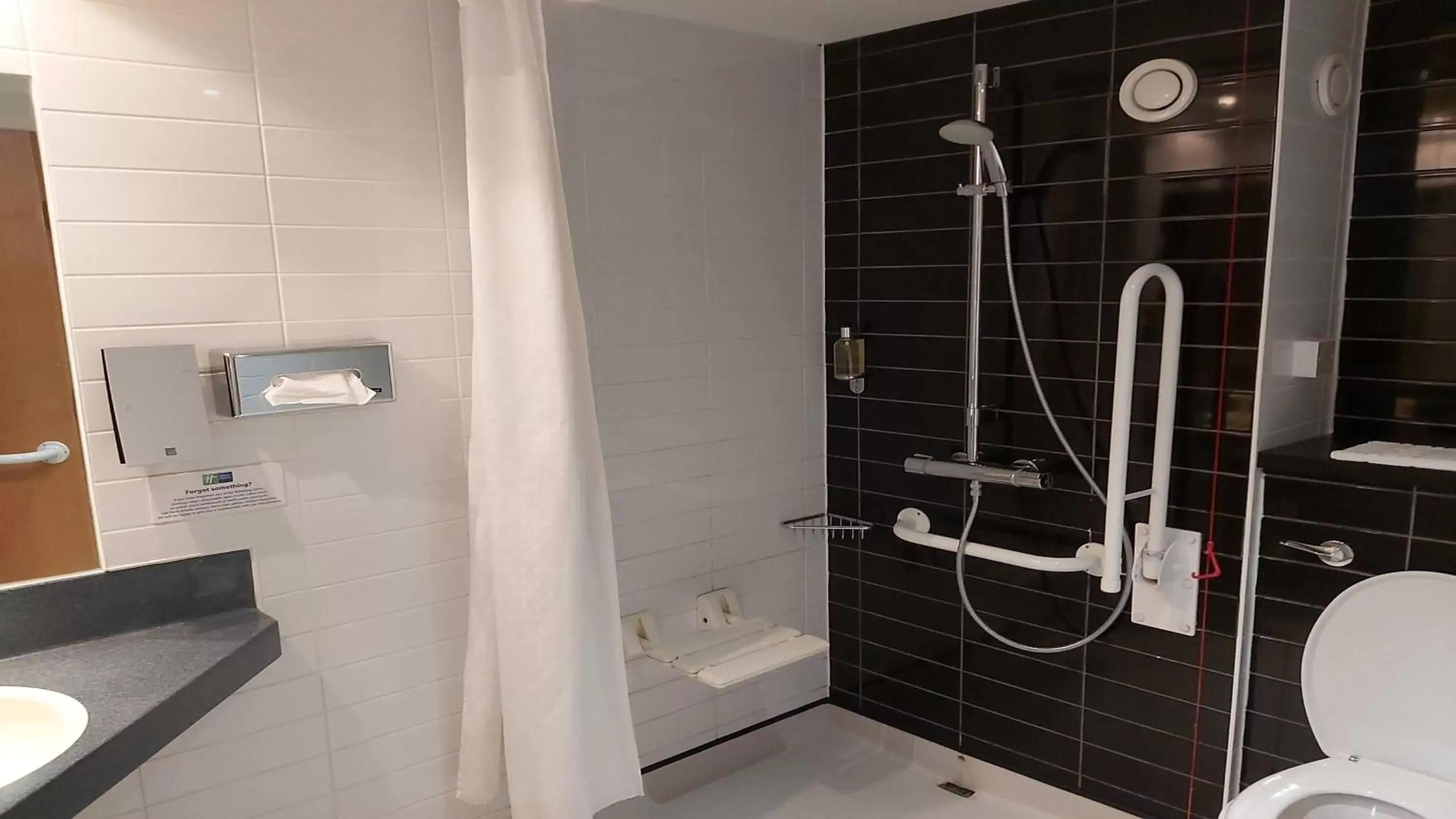 Bathroom in Holiday Inn Express Glenrothes, an IHG Hotel