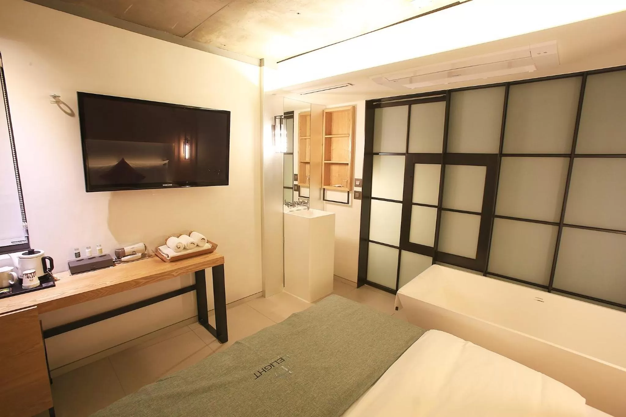 Bed in Delight Hotel Jamsil