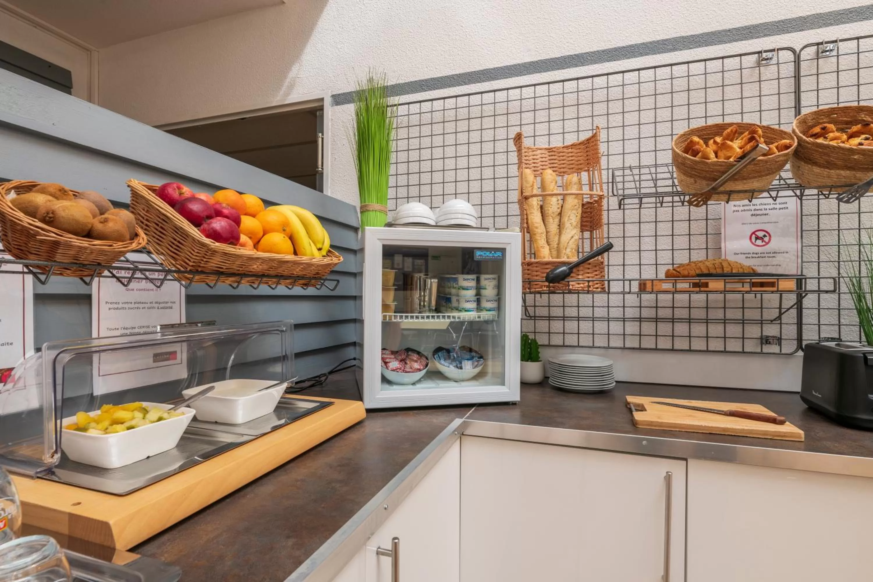 Breakfast in Hôtel Cerise Auxerre