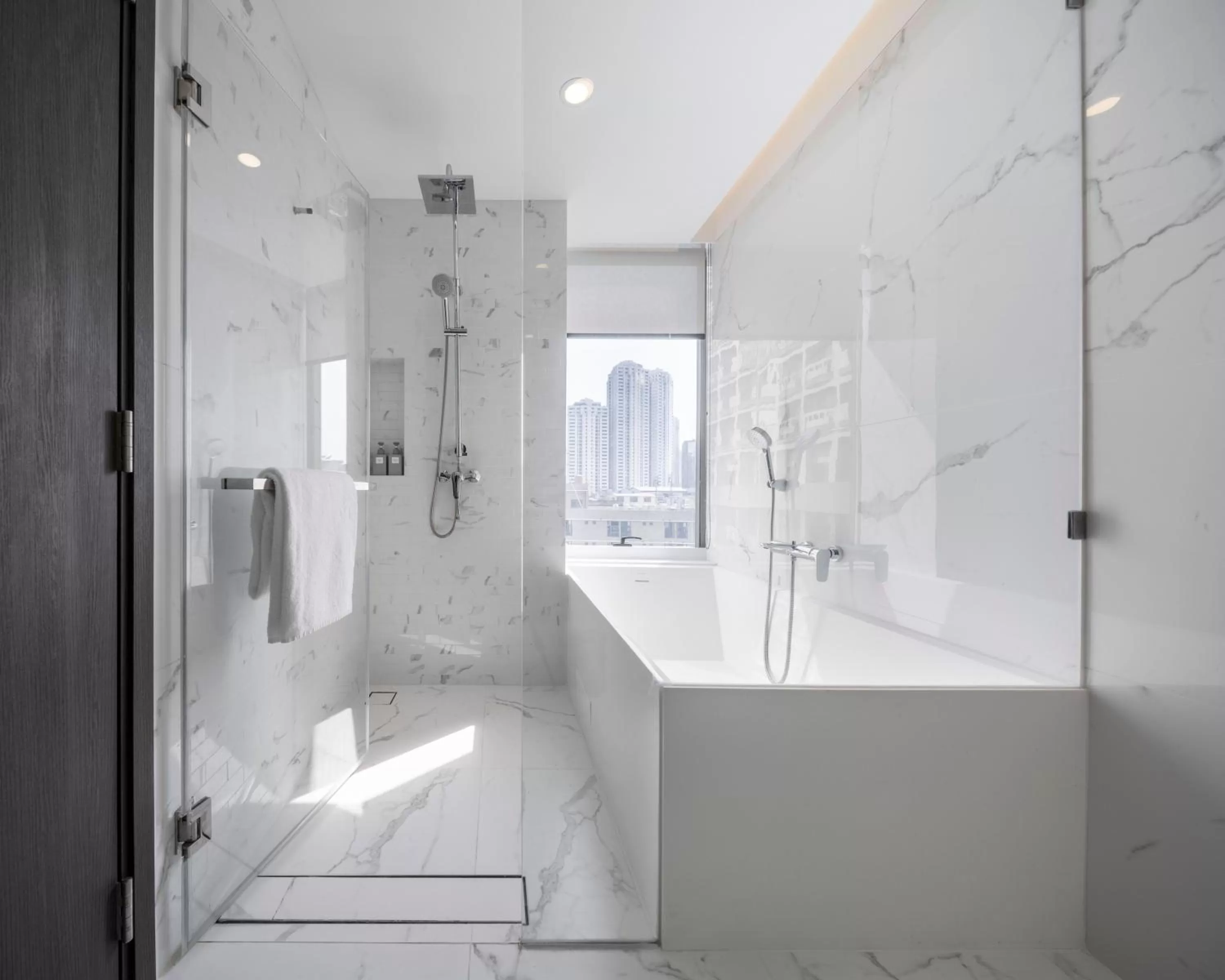 Shower in Wyndham Bangkok Queen Convention Centre