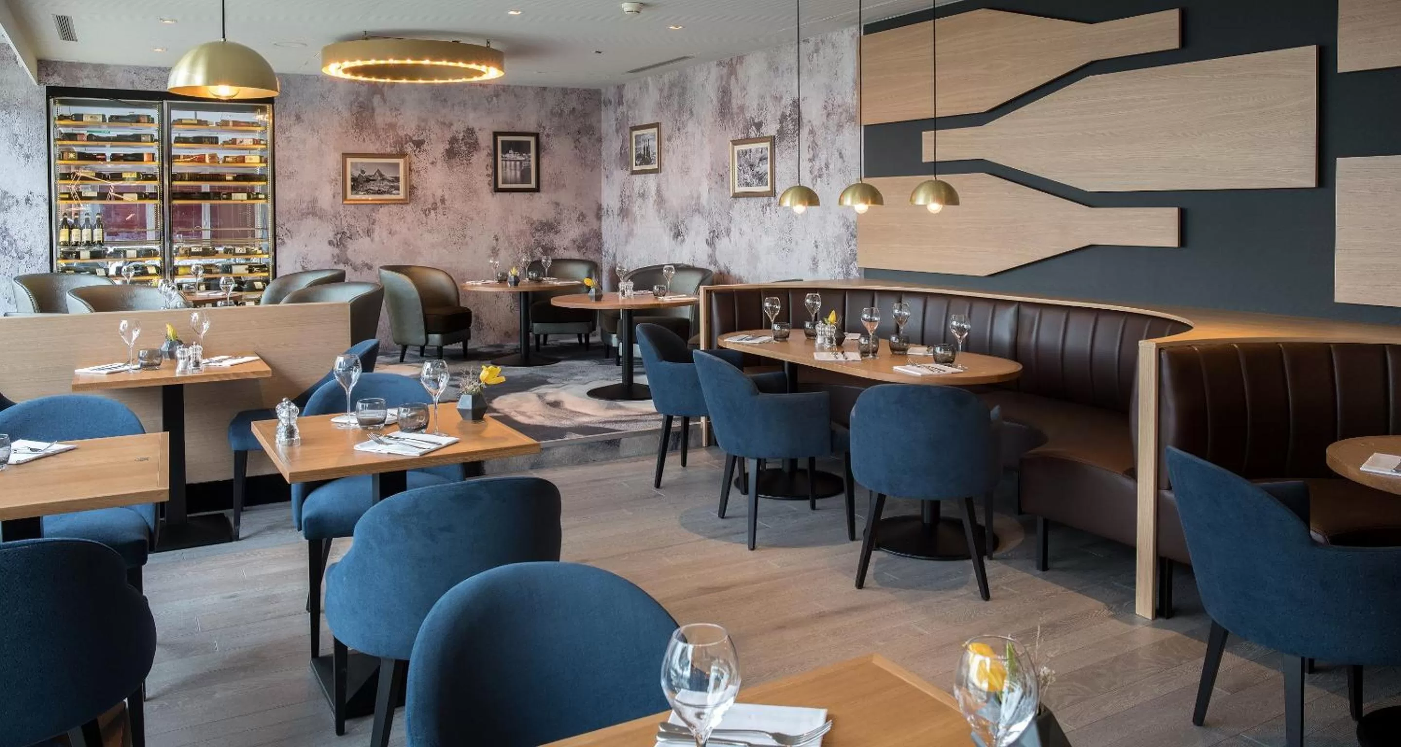 Restaurant/places to eat in Everness Hotel & Resort