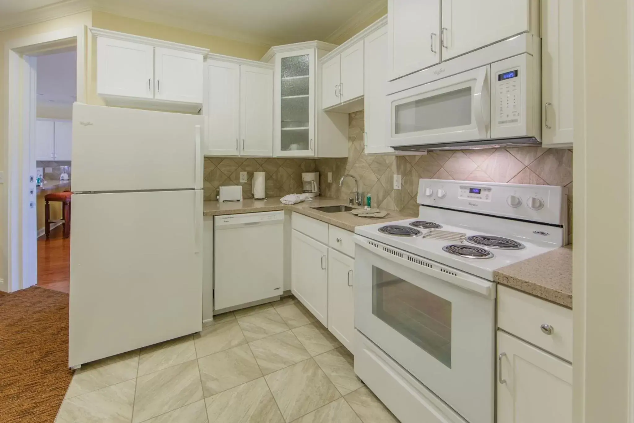 Photo of the whole room, Kitchen/Kitchenette in Holiday Inn Club Vacations Fox River Resort at Sheridan