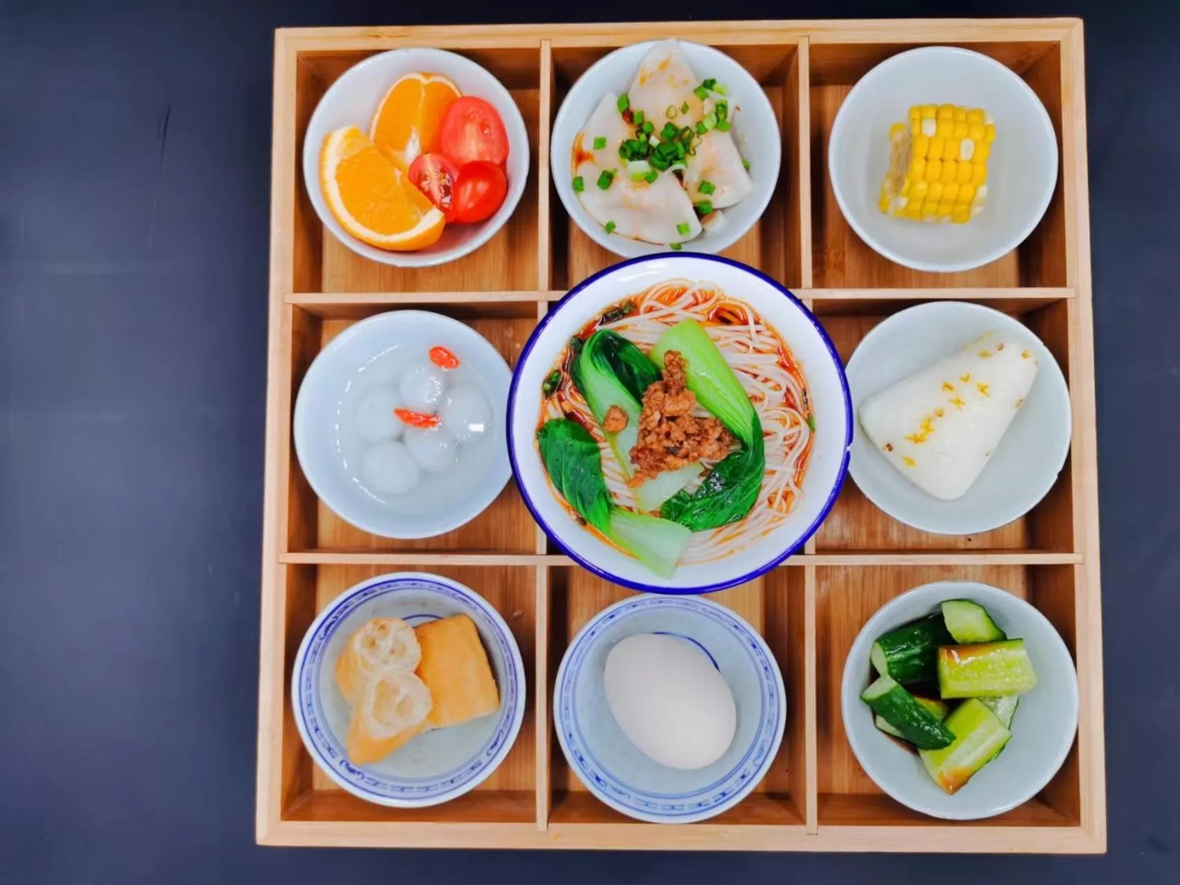 Food and drinks in Wenjun Courtyard Hotel---3mins walk from Tonghuimen metro station ,next to People`s Park, fluent English service ,travel agency
