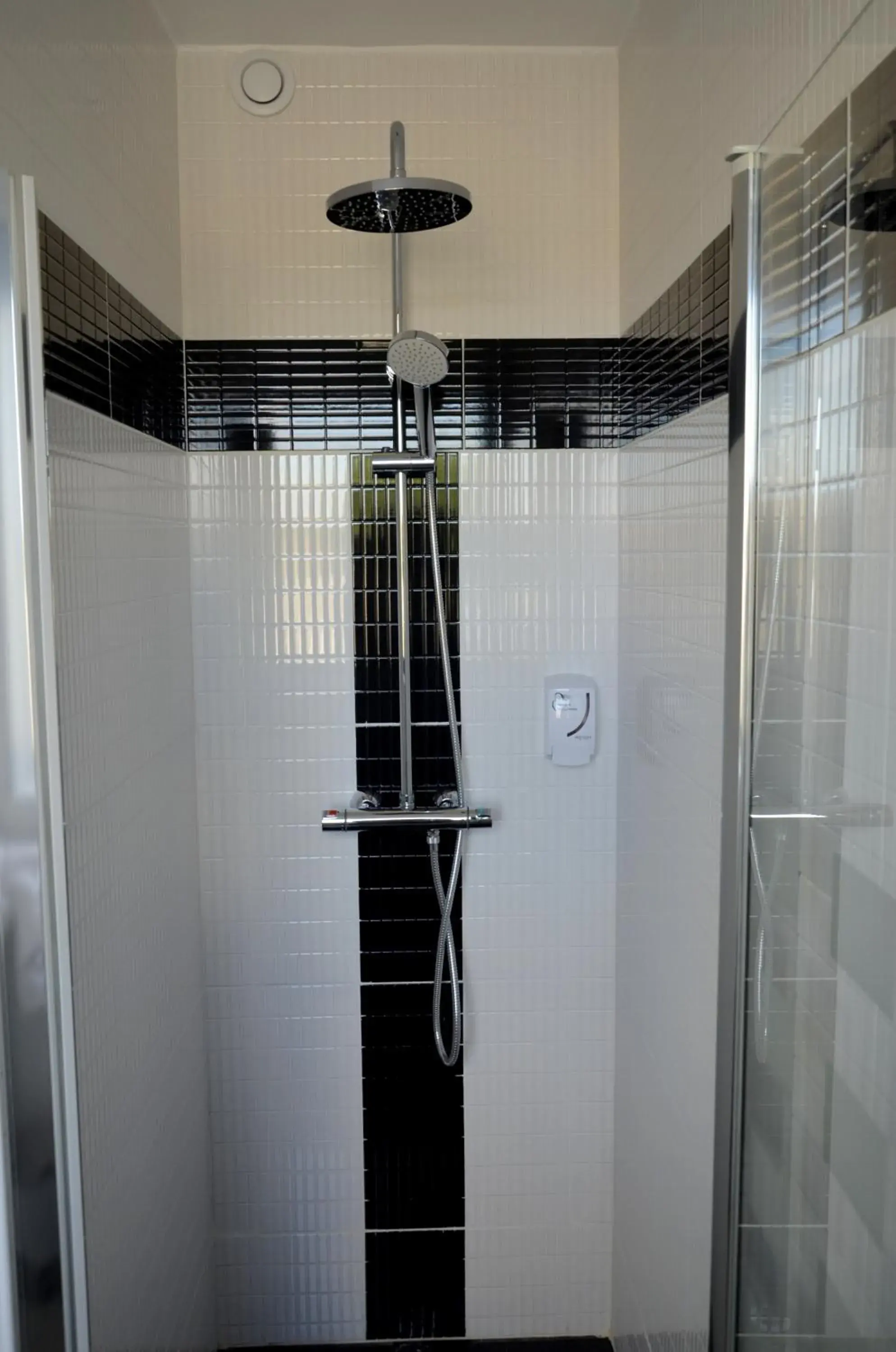 Shower, Bathroom in Le Grand Hotel