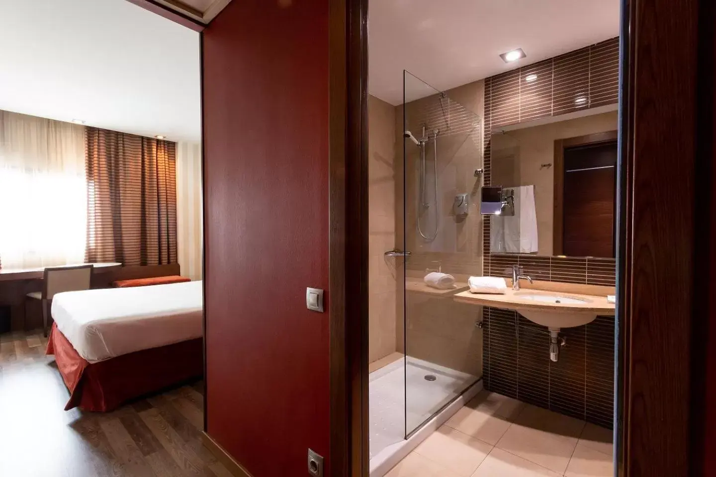 Shower, Bathroom in Hotel Las Artes
