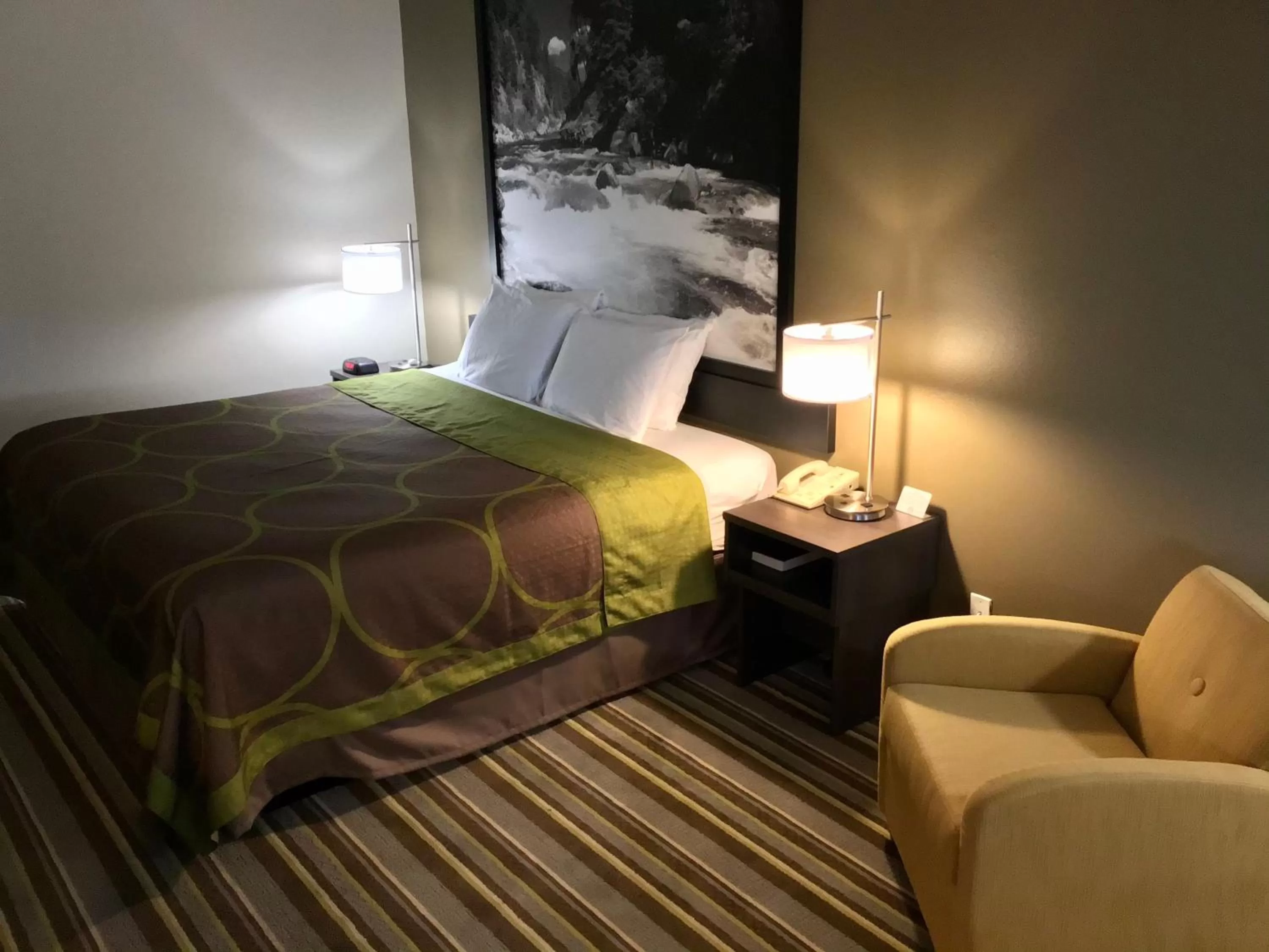 Photo of the whole room, Bed in Super 8 by Wyndham Super 8 Blackfoot