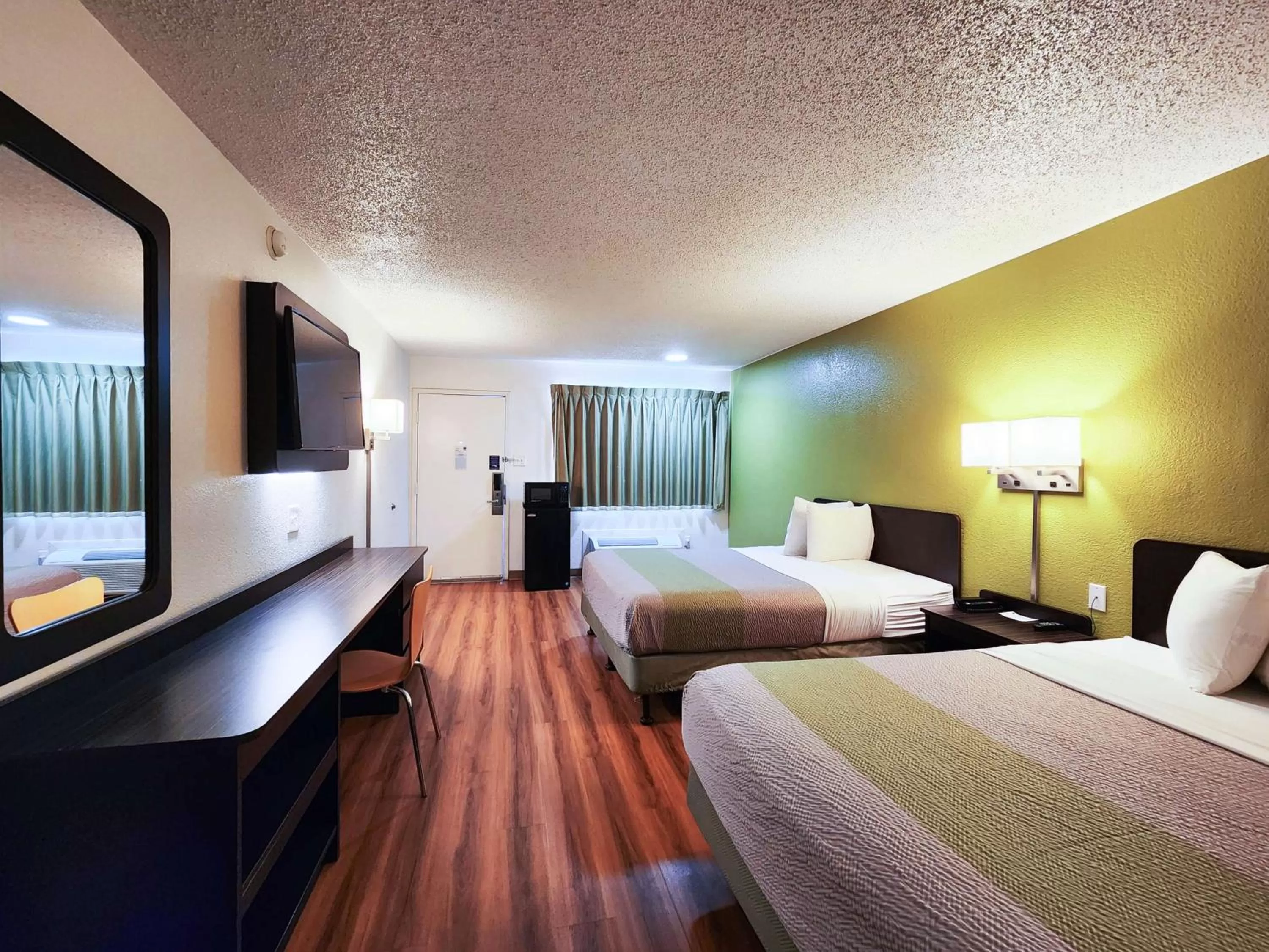 Bedroom, Bed in Motel 6-Baytown, TX - Baytown East