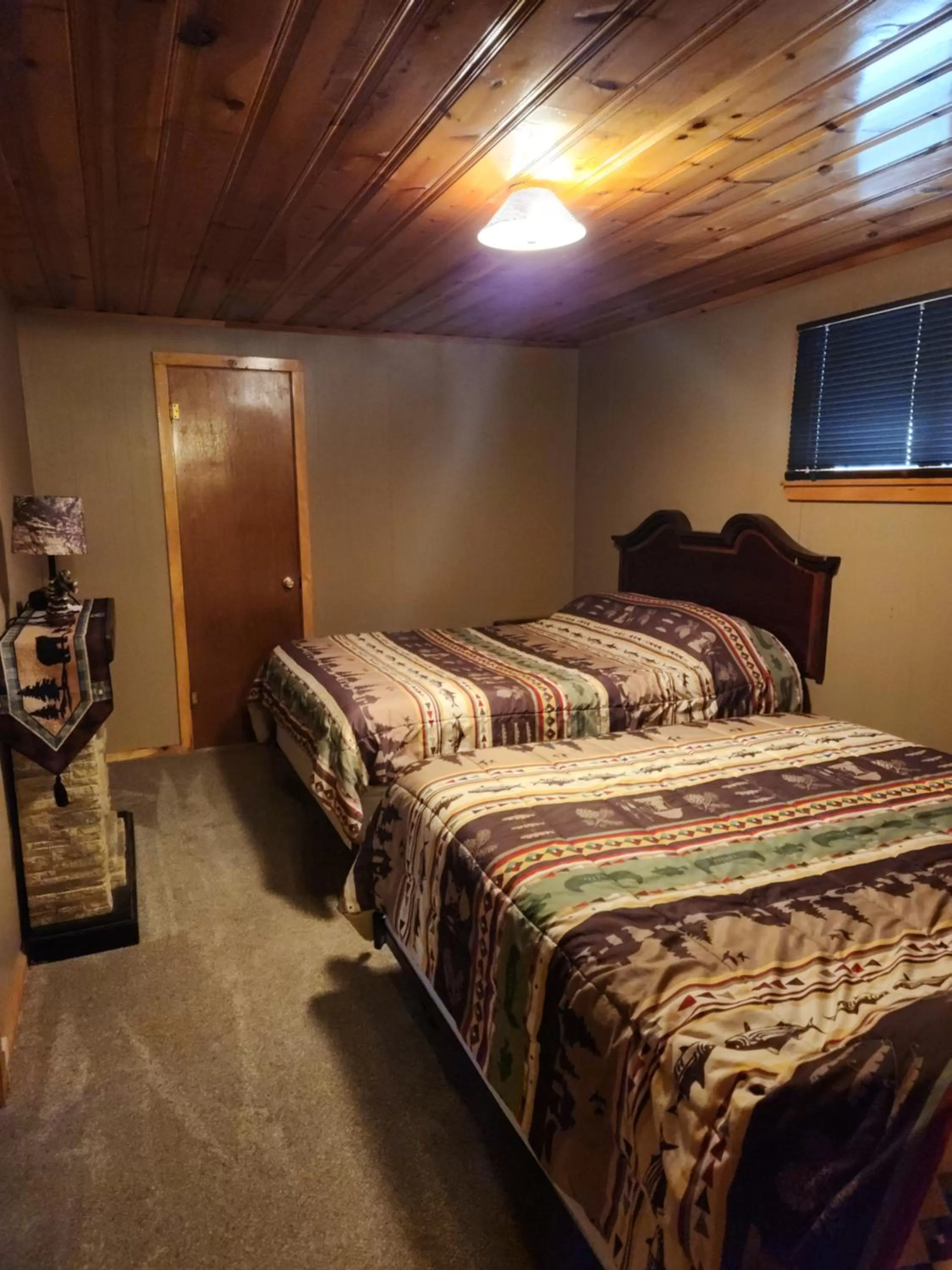 Bed in Eagle Nest Fly Shack & Lodge