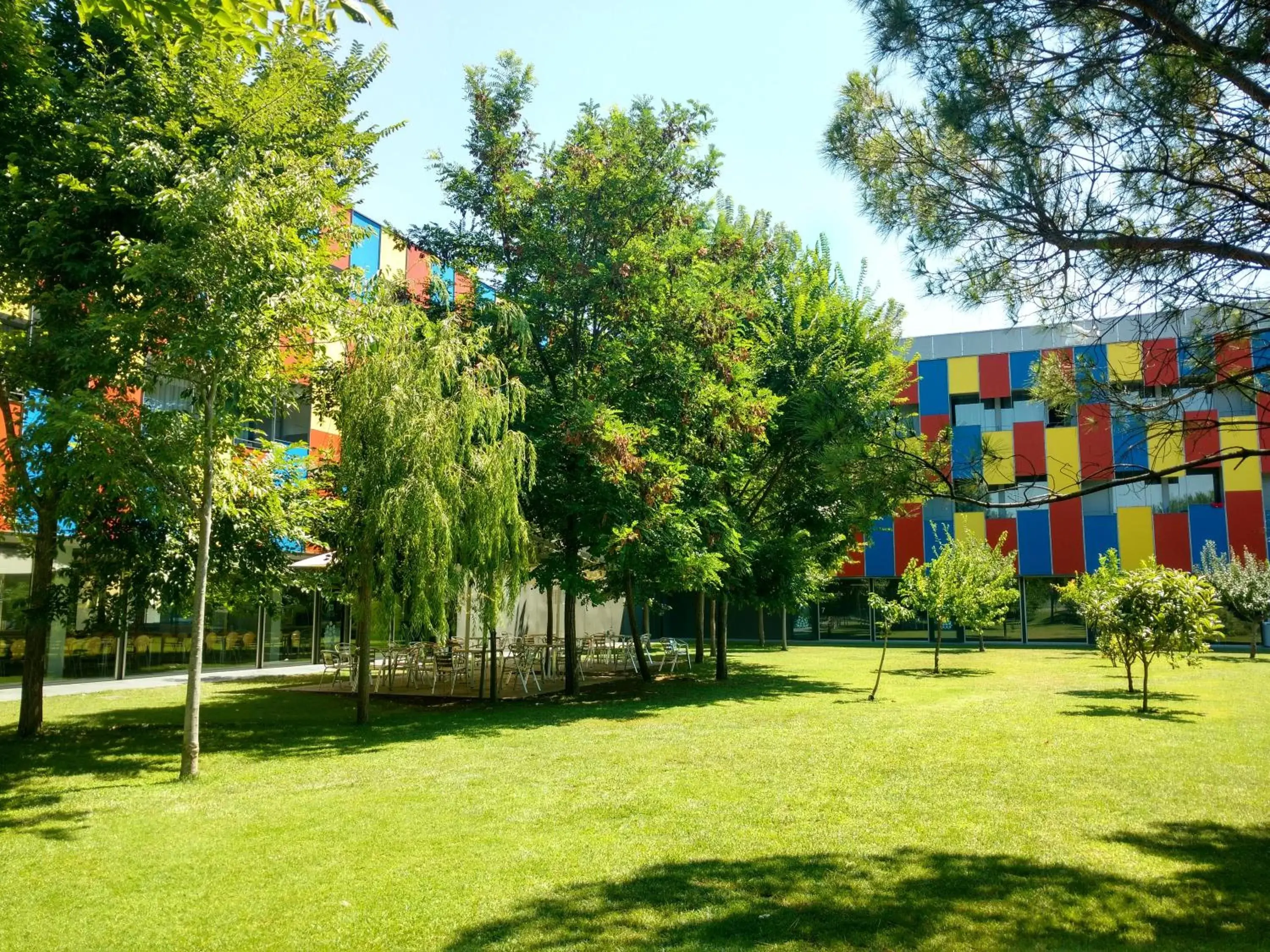 Garden, Property Building in Centre Esplai Albergue