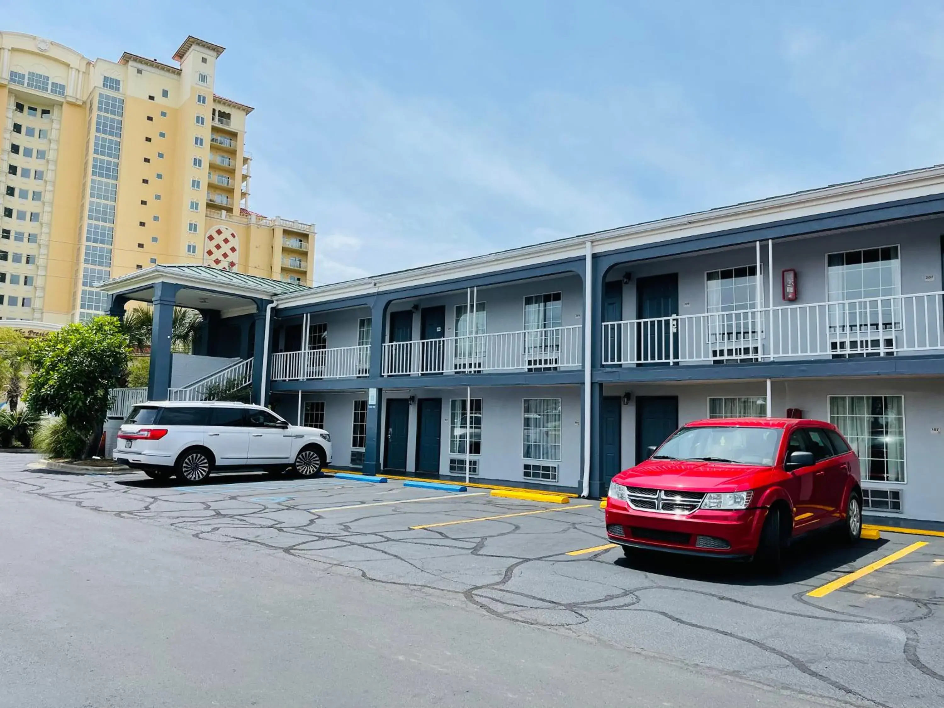 Property Building in Days Inn by Wyndham Fort Walton Beach