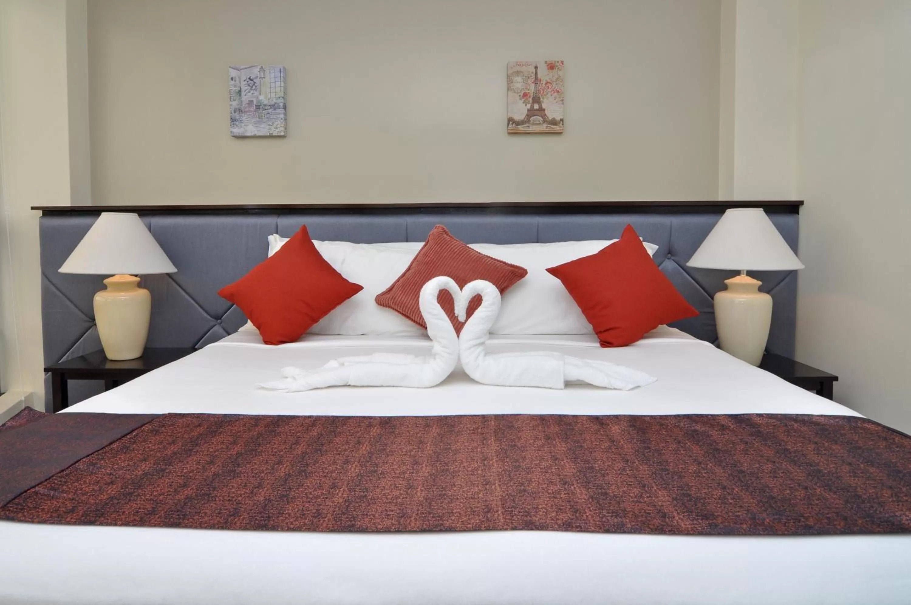 Bedroom, Bed in 717 Cesar Place Hotel