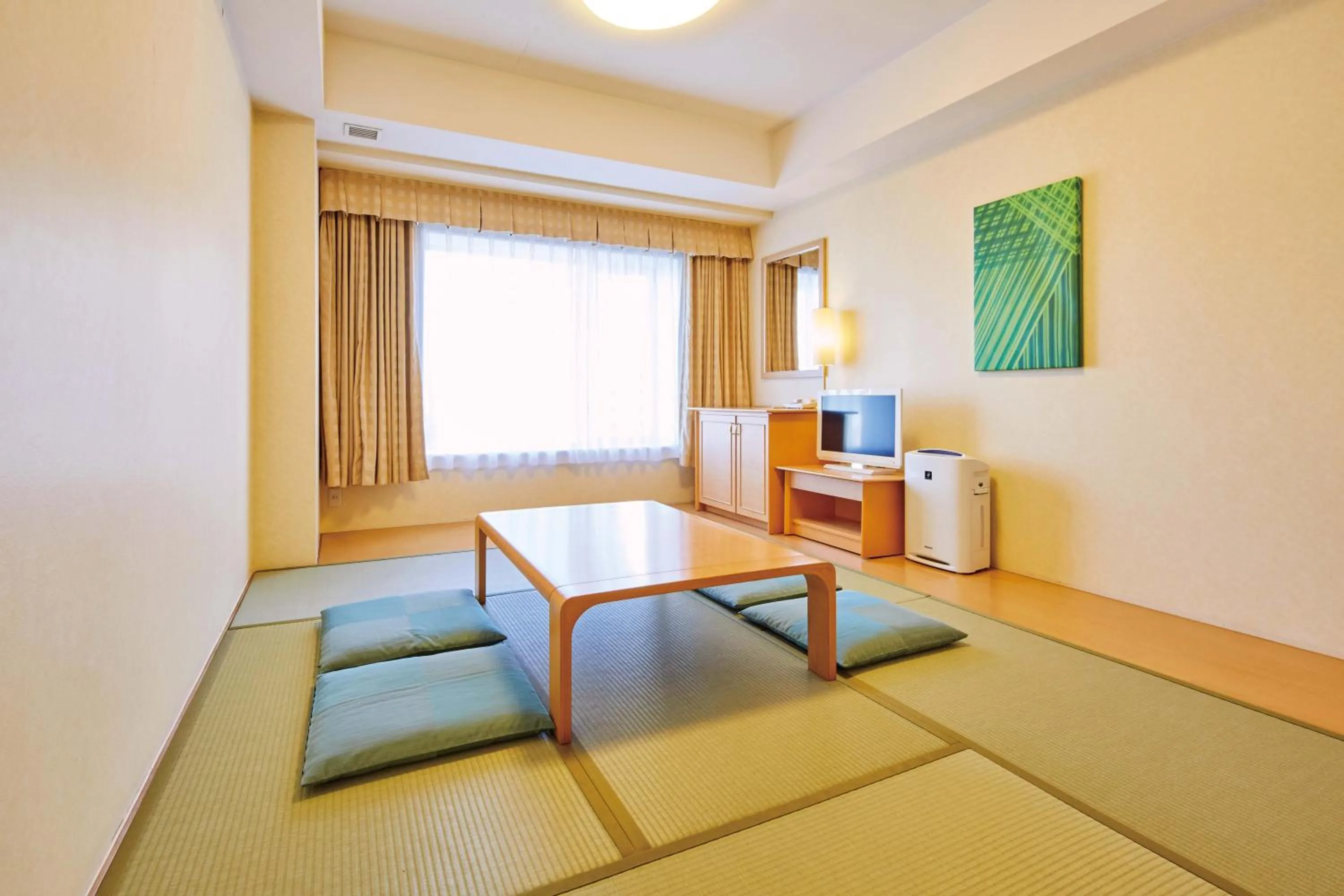 Photo of the whole room in Hotel Emion Tokyo Bay