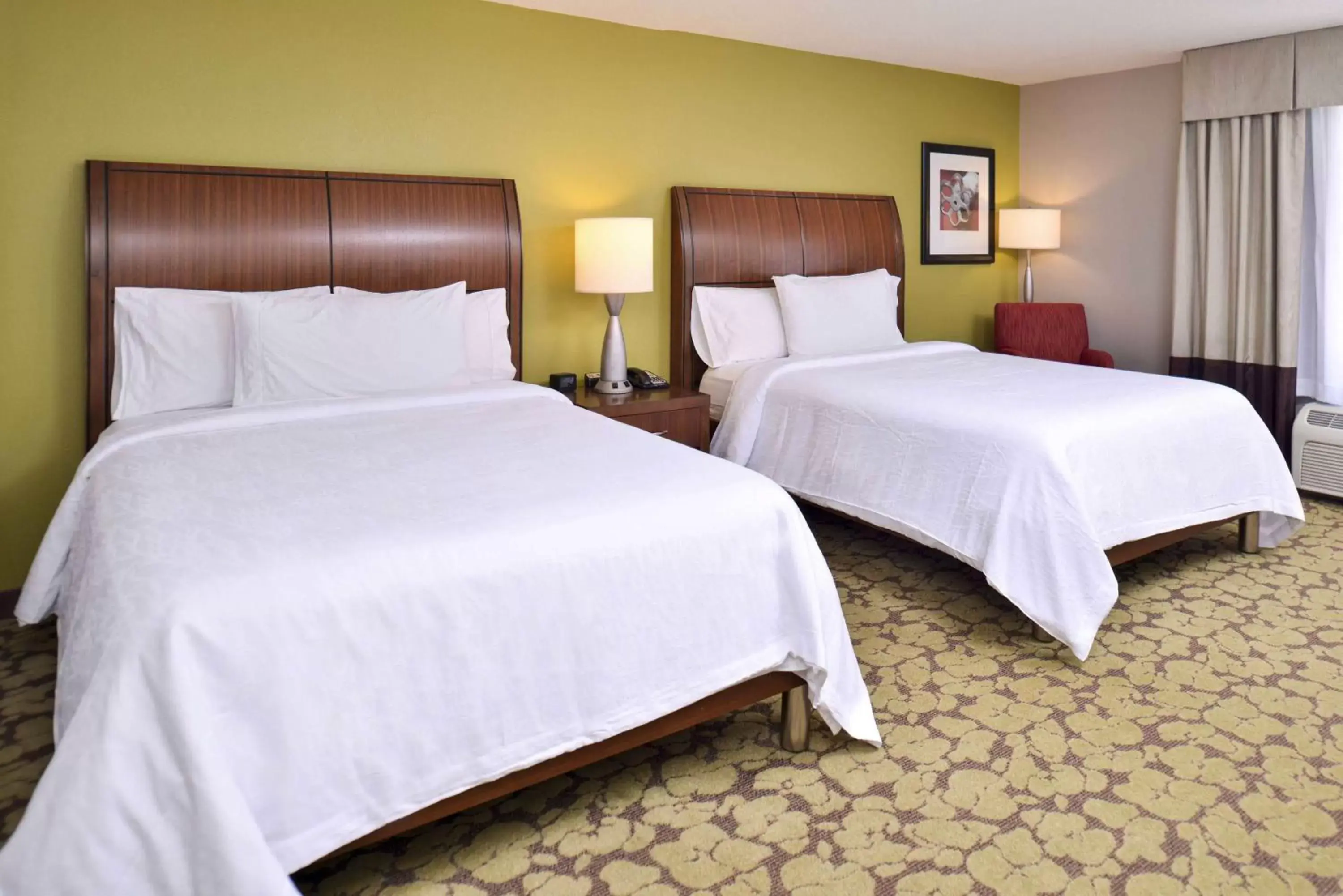 Bed in Hilton Garden Inn Indianapolis/Carmel