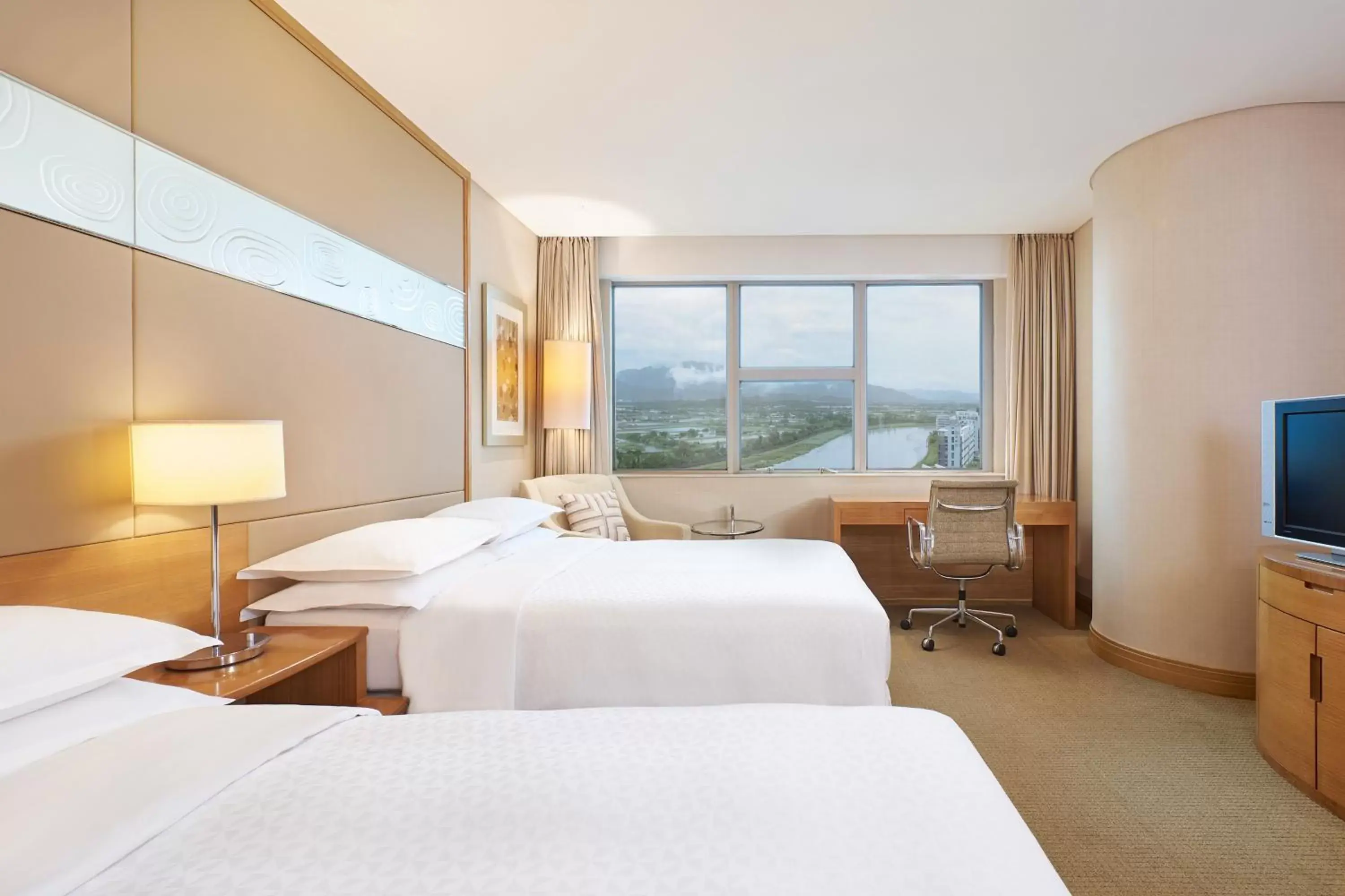 Photo of the whole room, Mountain View in Four Points by Sheraton Shenzhen