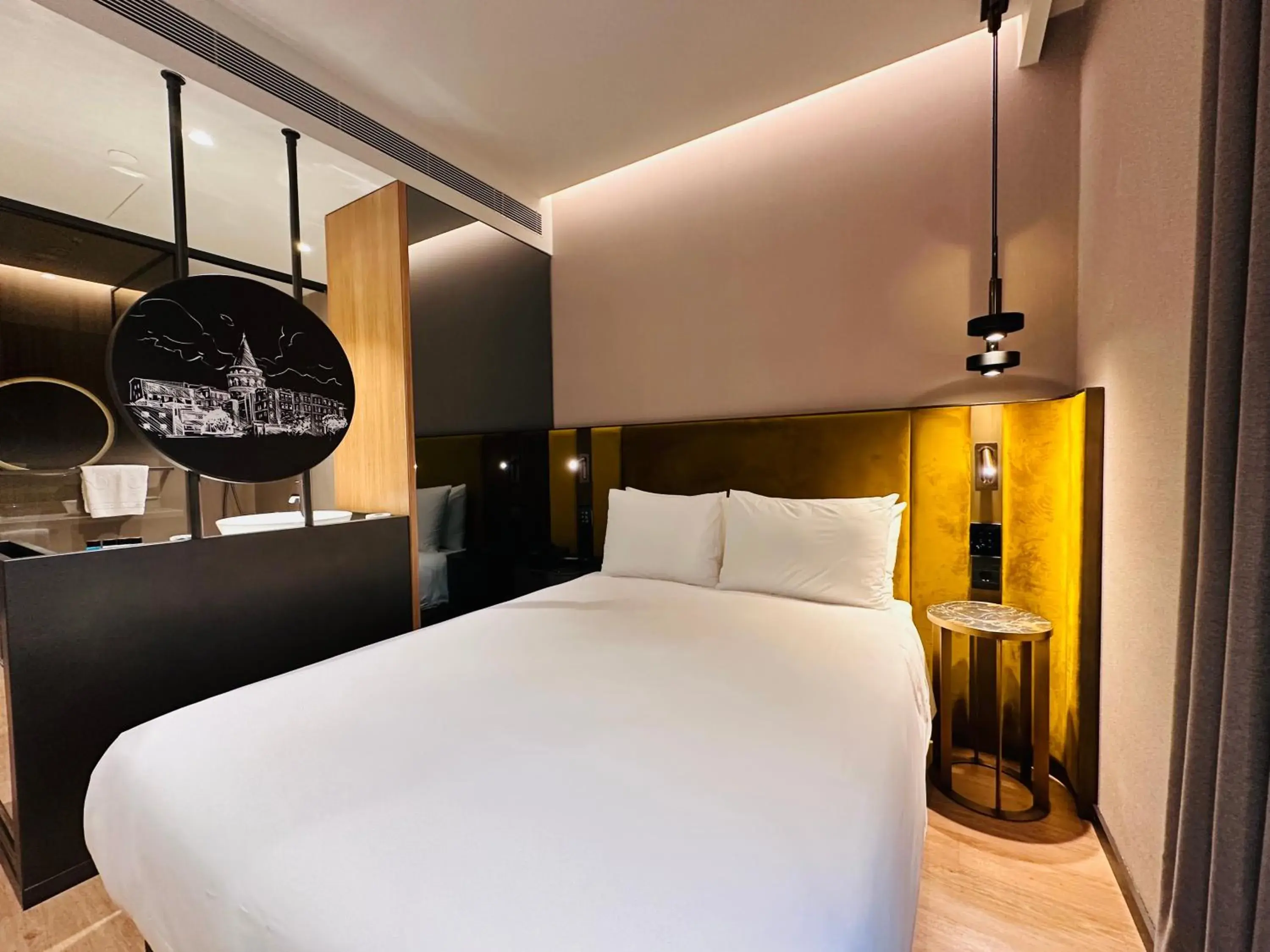 Bed in Lamartine Hotel