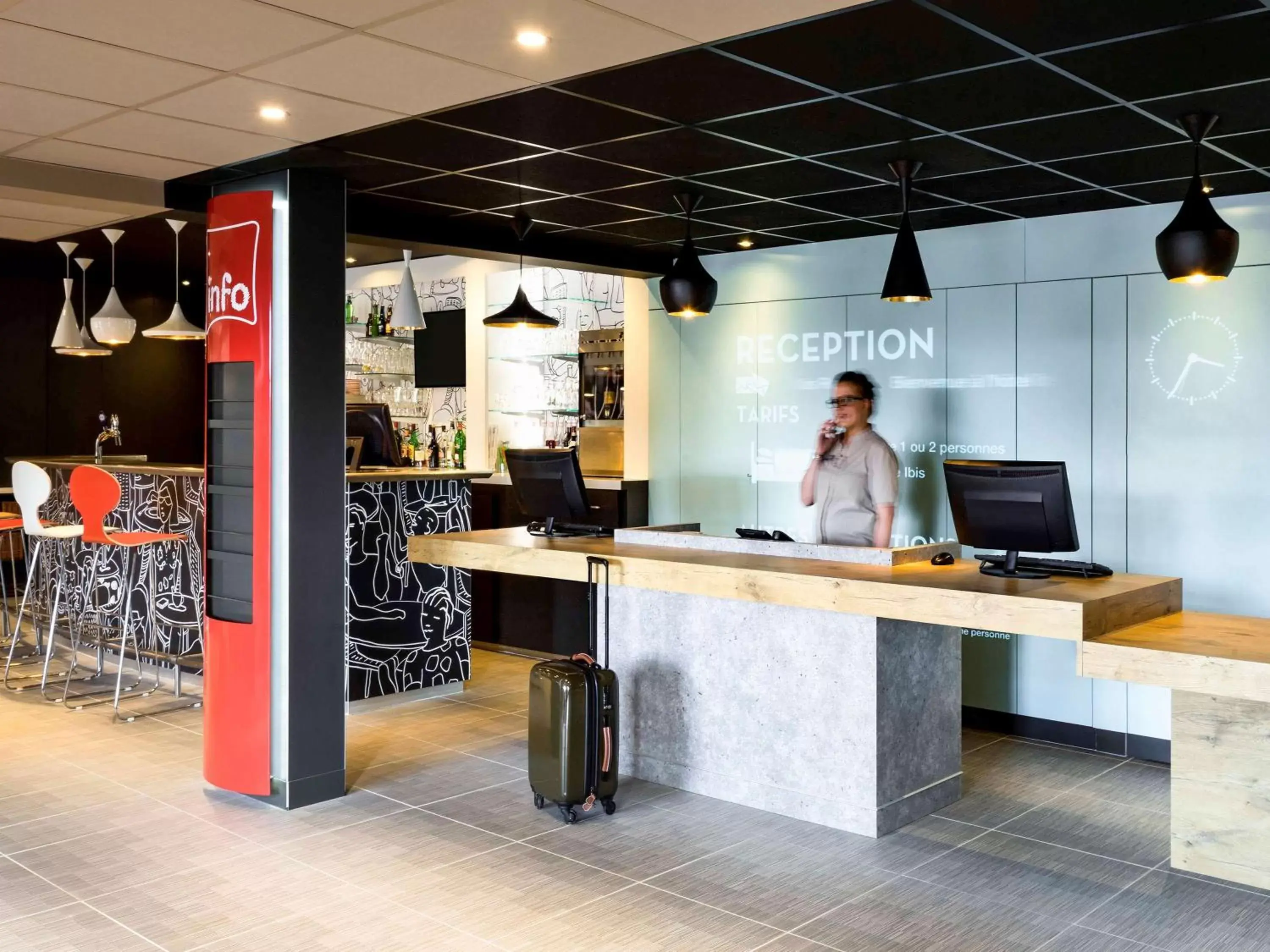 Property building in Ibis Roanne Le Coteau Hotel Restaurant