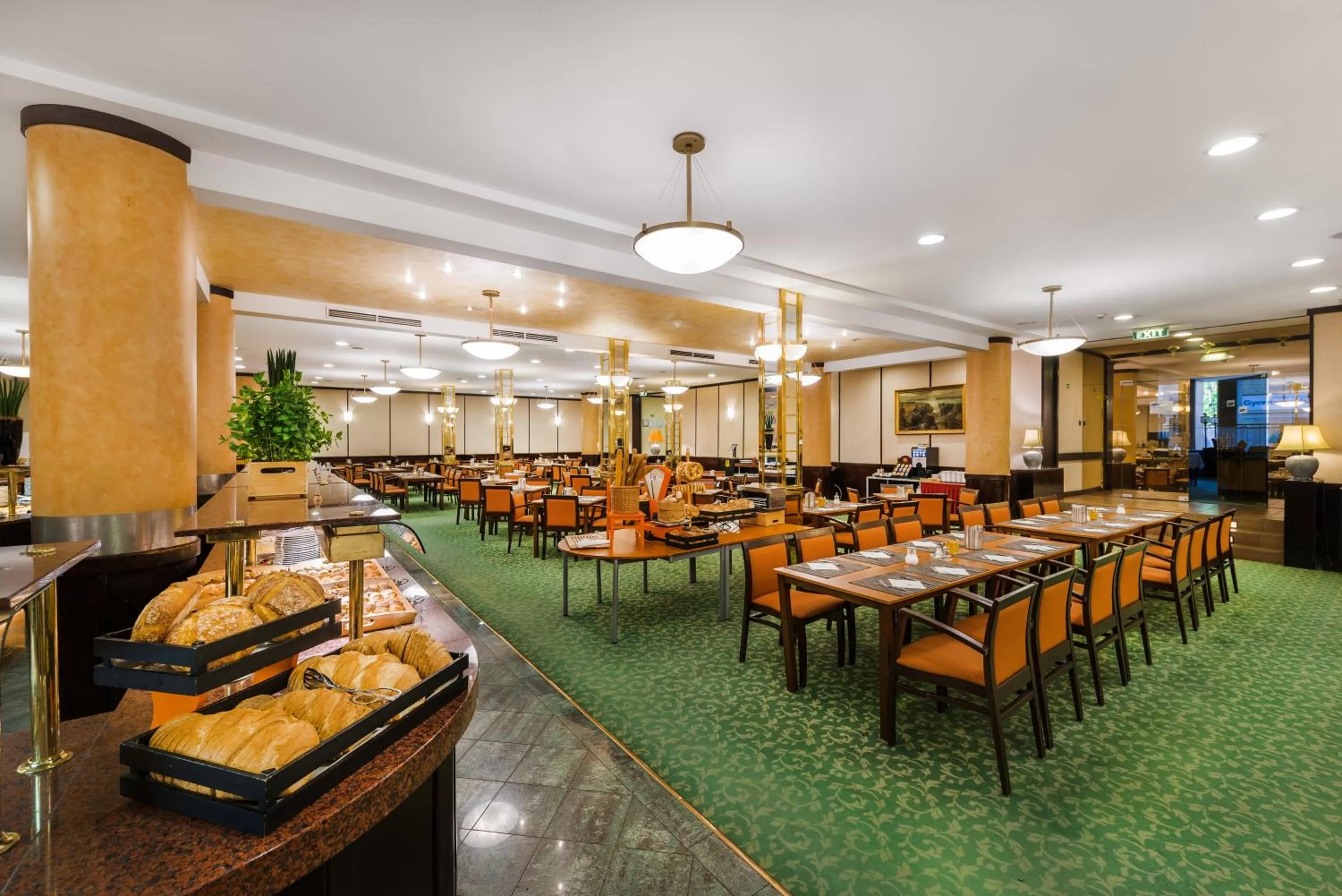 Restaurant/places to eat in Danubius Hotel Hungaria City Center