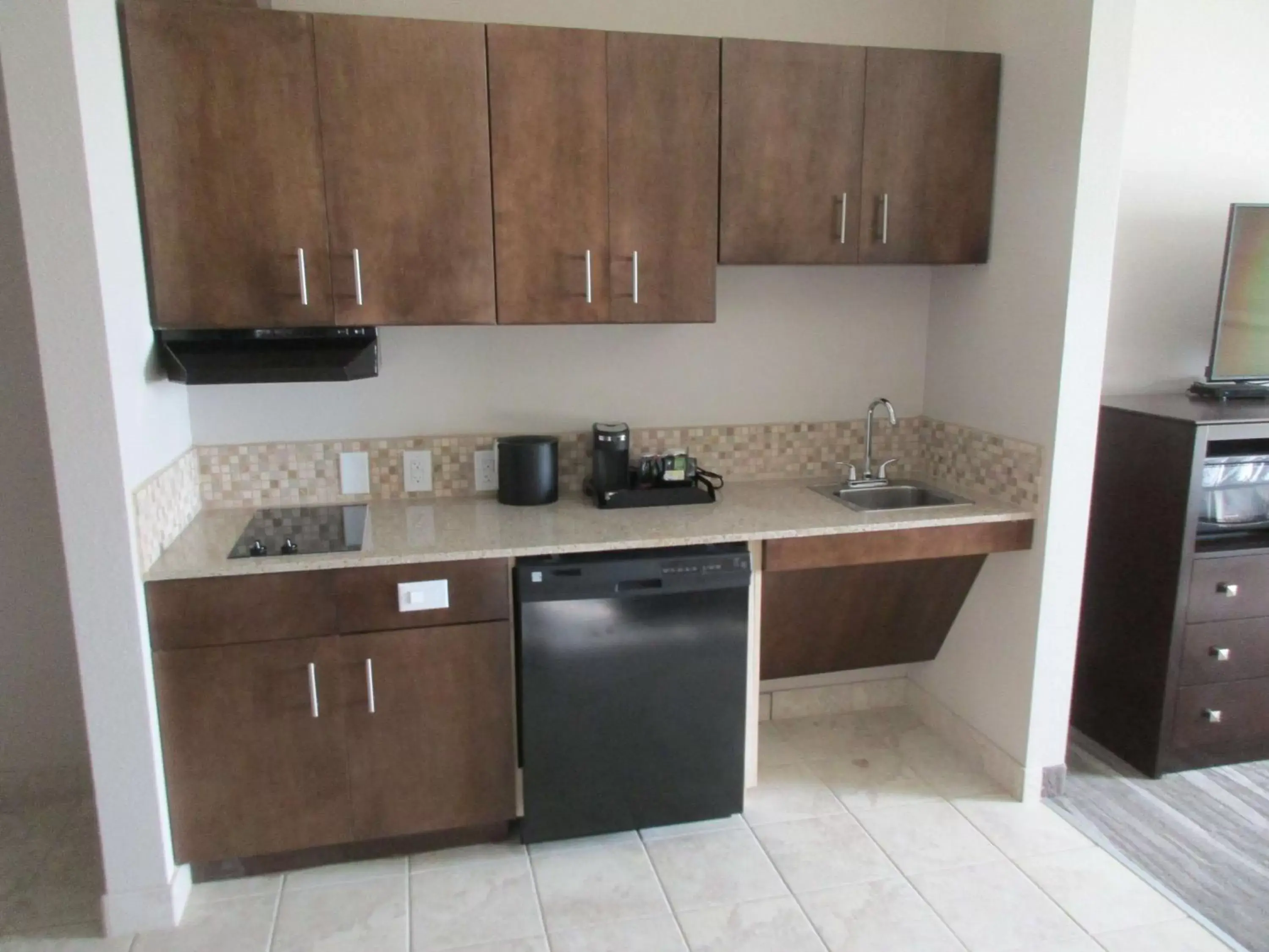 Photo of the whole room, Kitchen/Kitchenette in Best Western Plus Denver City Hotel & Suites