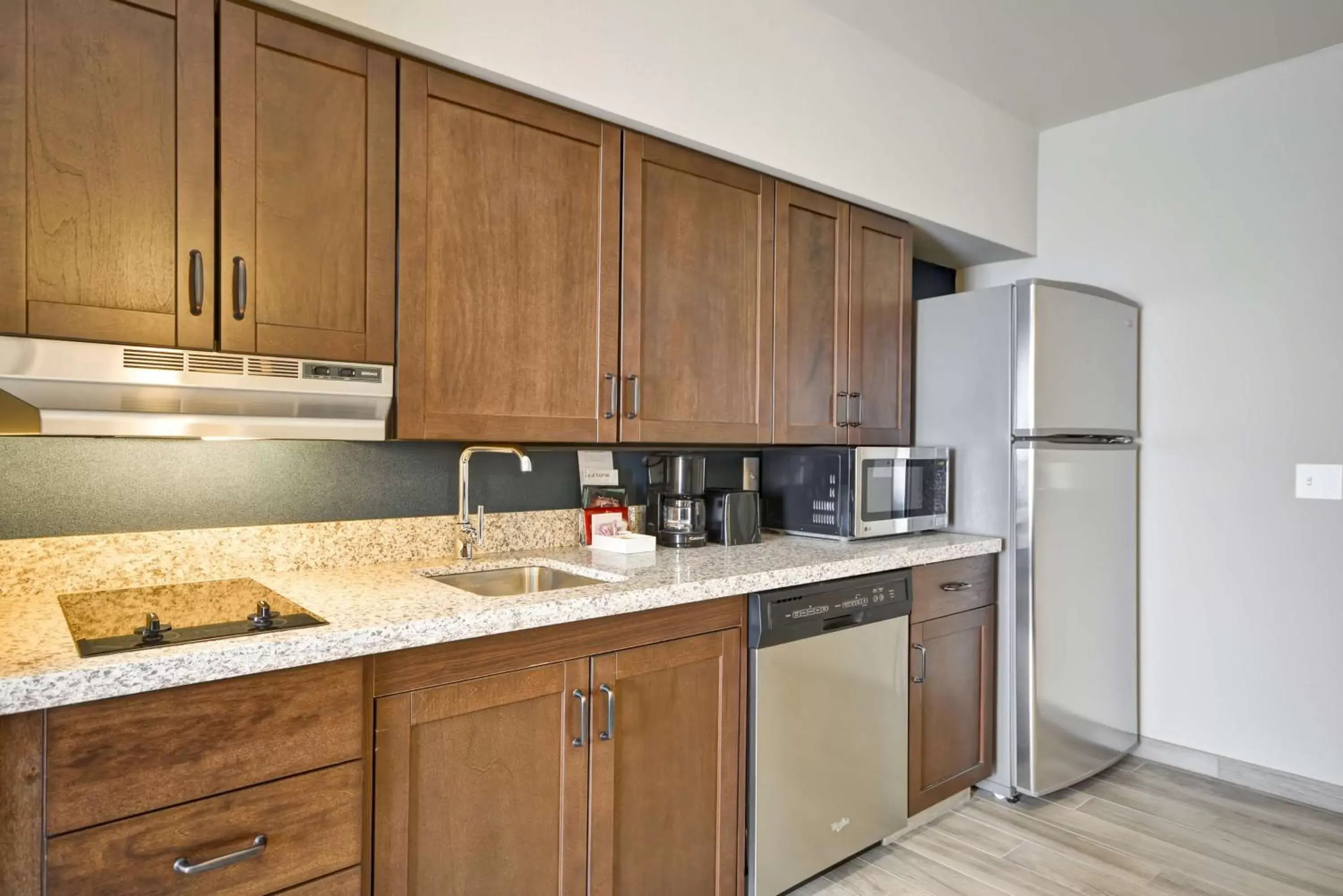 Kitchen or kitchenette, Kitchen/Kitchenette in Homewood Suites By Hilton Phoenix Tempe Asu Area