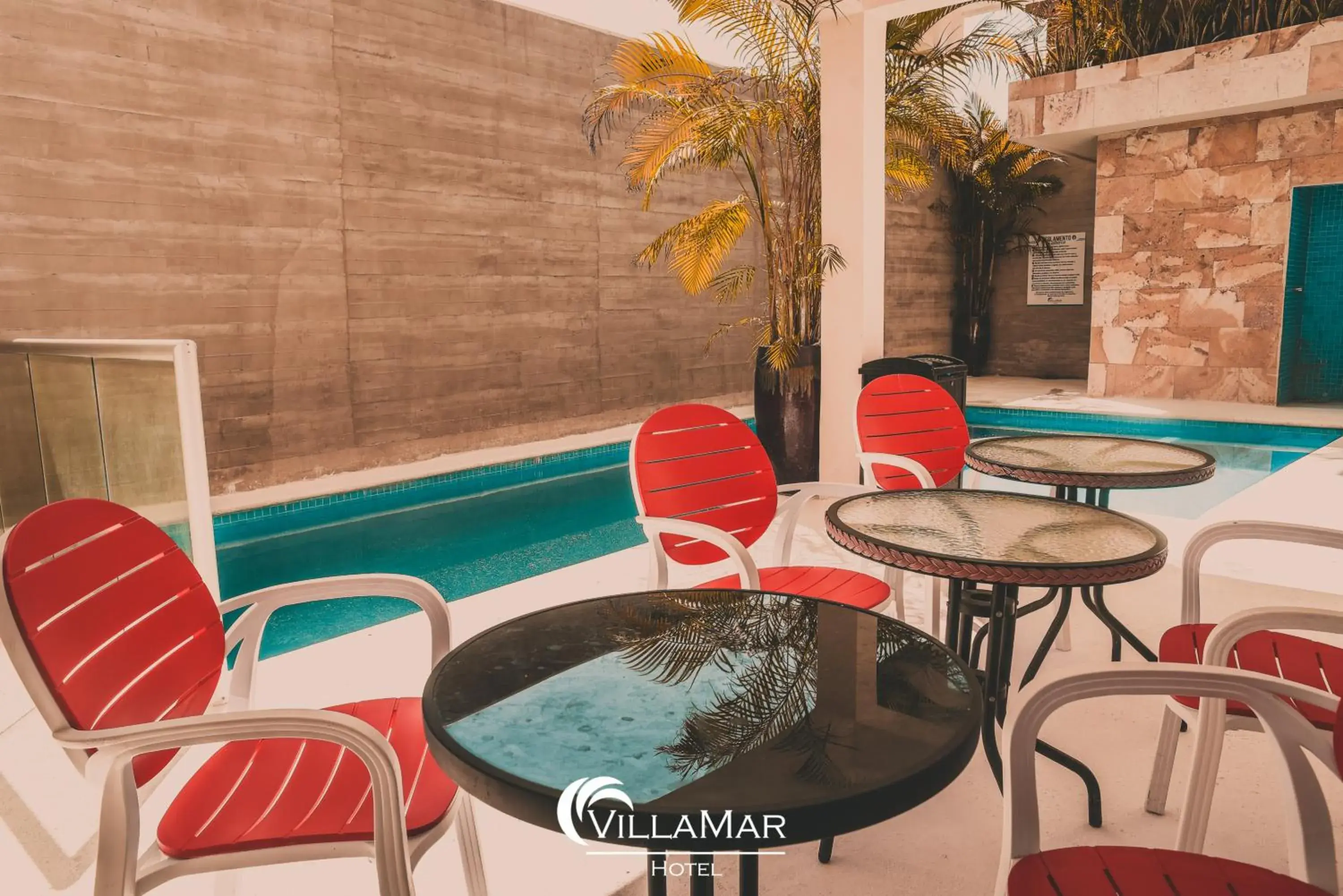 Swimming Pool in Hotel Villamar