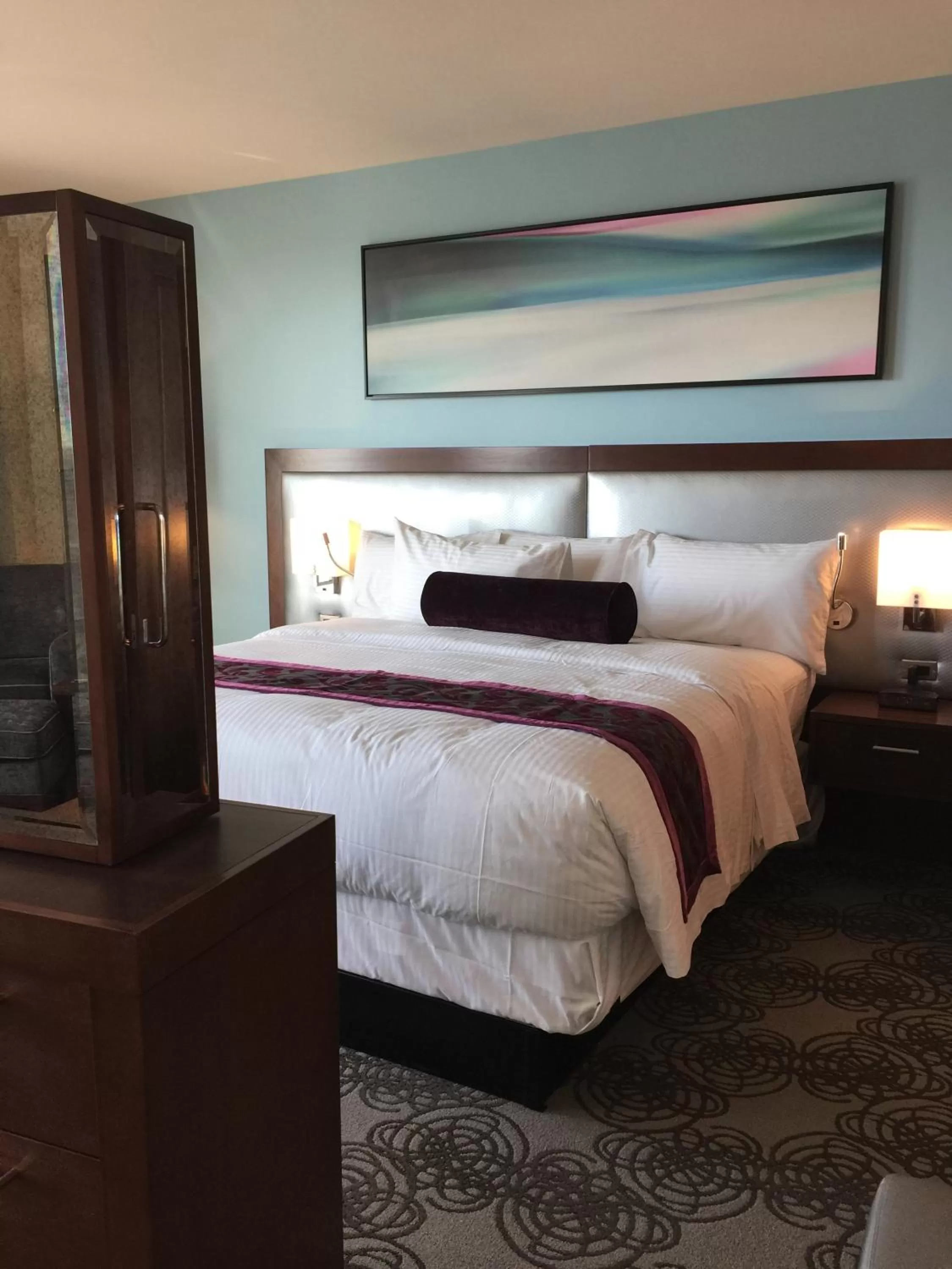 Photo of the whole room, Bed in Parkwest Bicycle Casino