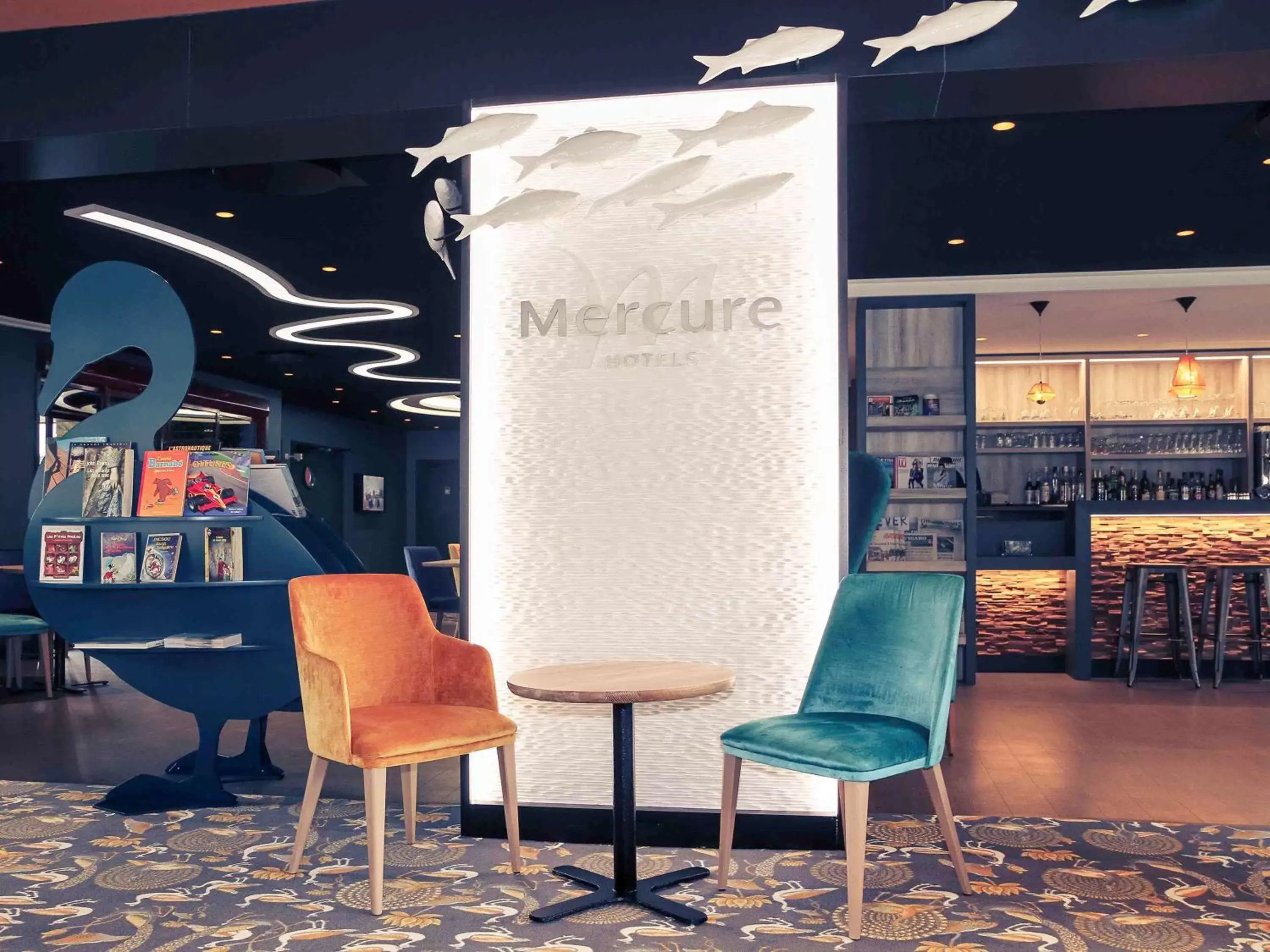 Lounge or bar in Mercure Dinan Port Le Jerzual