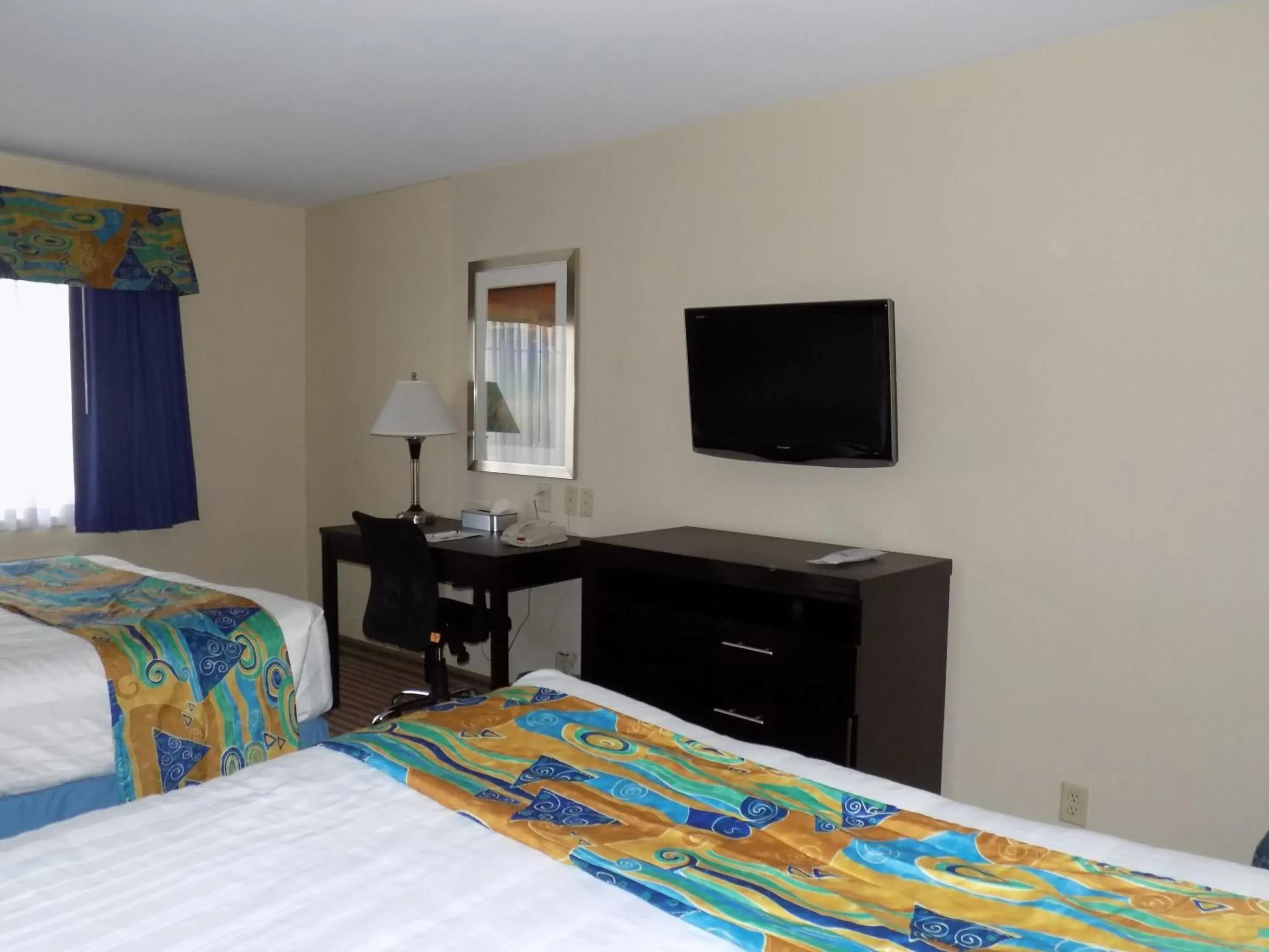 Photo of the whole room, TV/Entertainment Center in Best Western Plus Portage Hotel and Suites