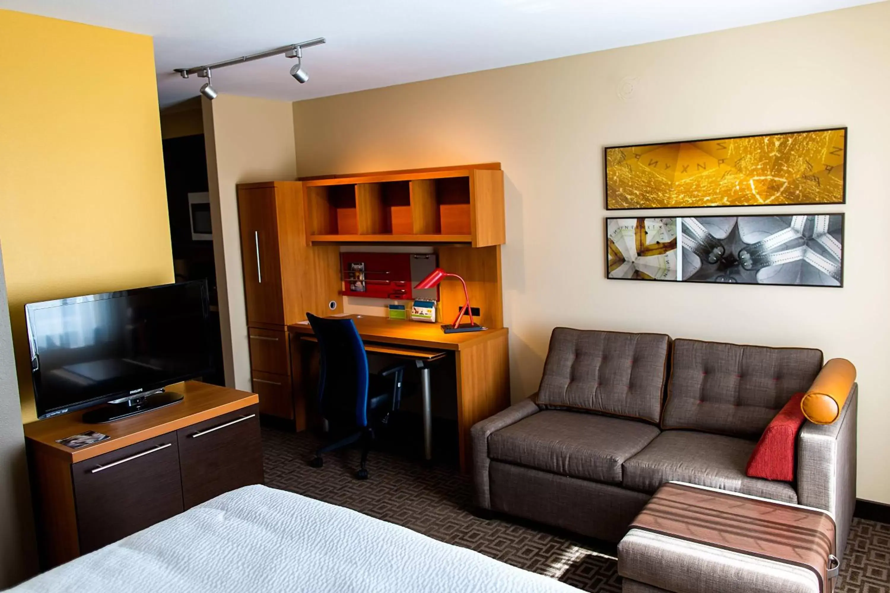 Photo of the whole room, Seating Area in TownePlace Suites by Marriott Lancaster