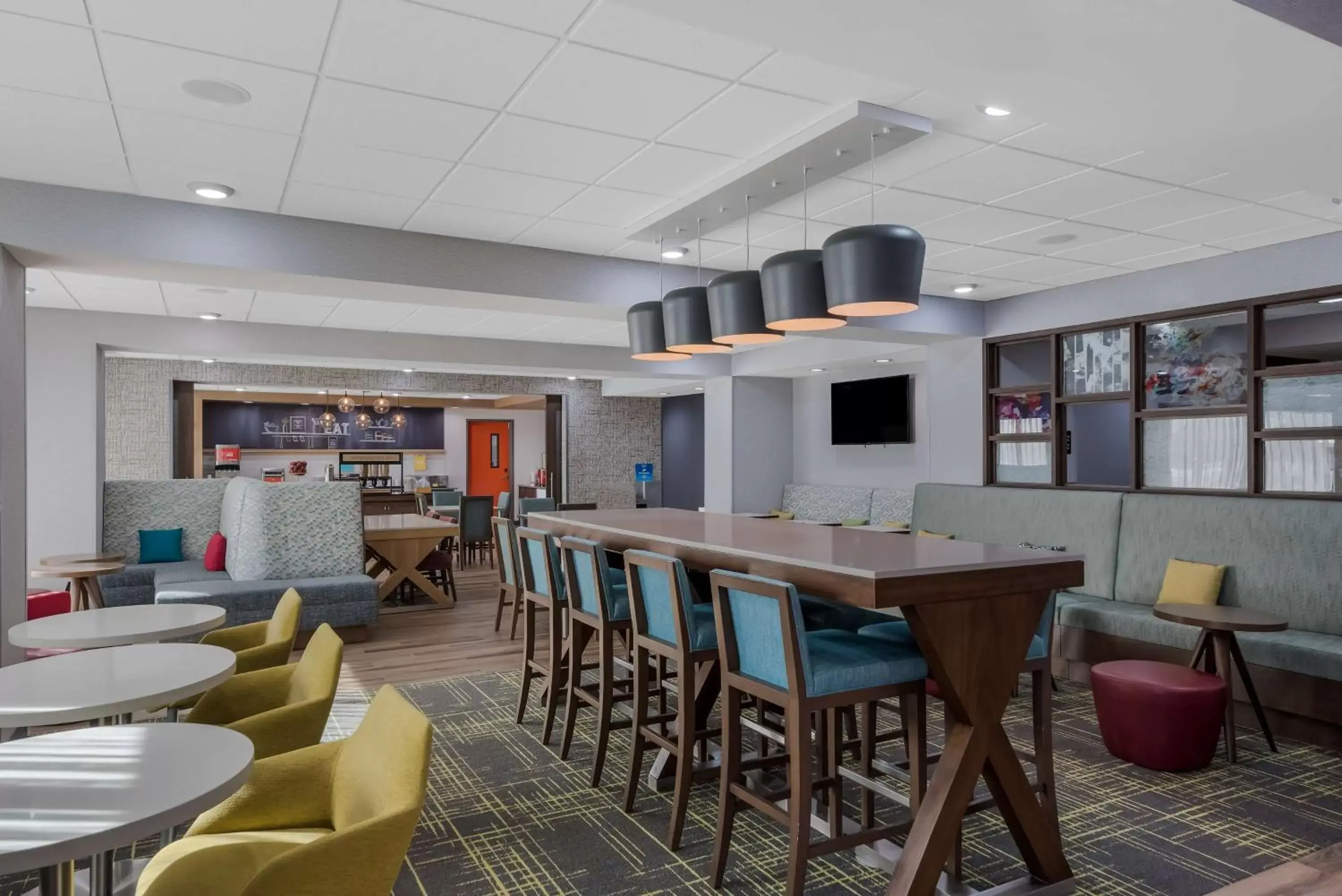 Breakfast, Lounge/Bar in Hampton Inn By Hilton Williams