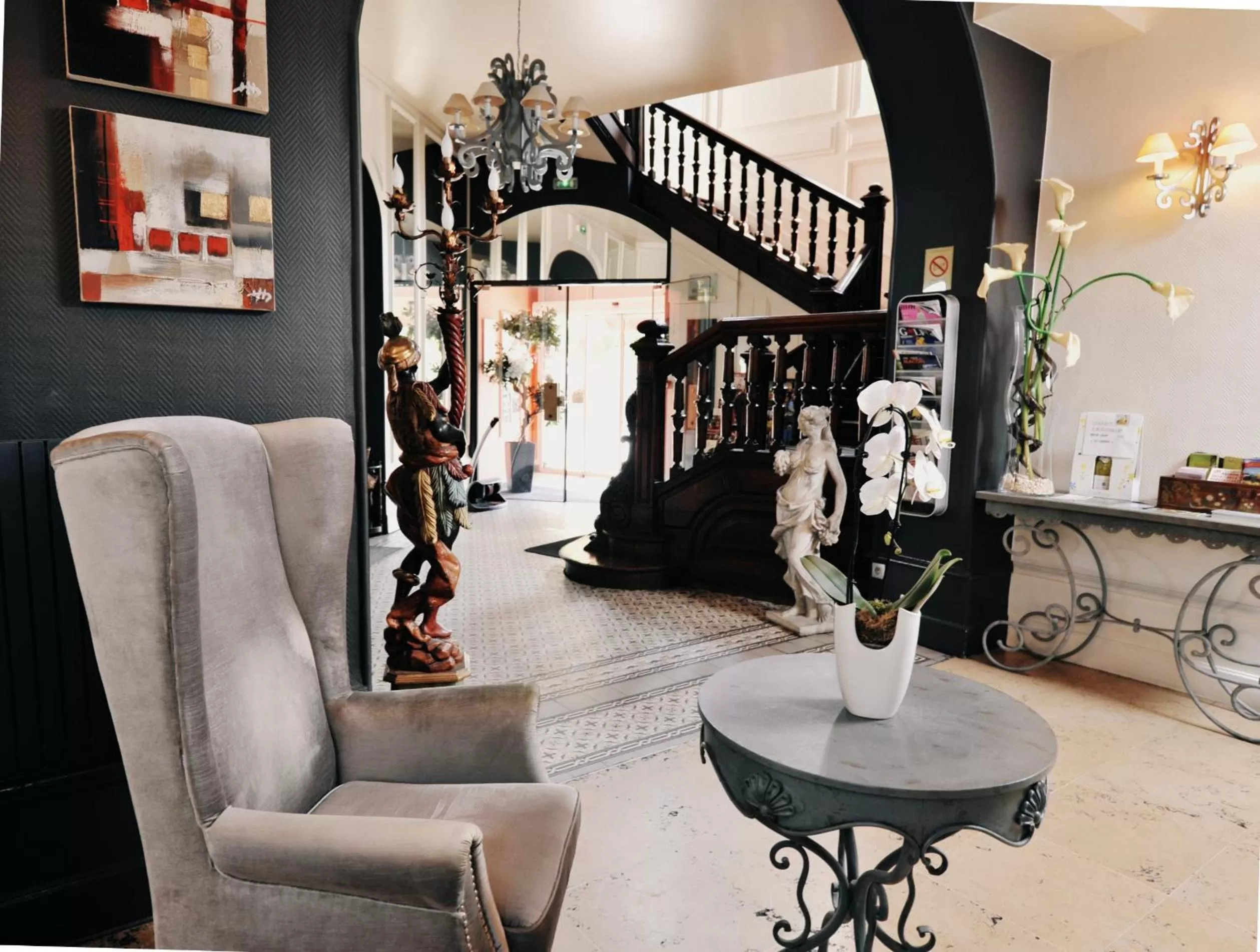 Living room in LOGIS Hôtel de Bourgogne - Mâcon