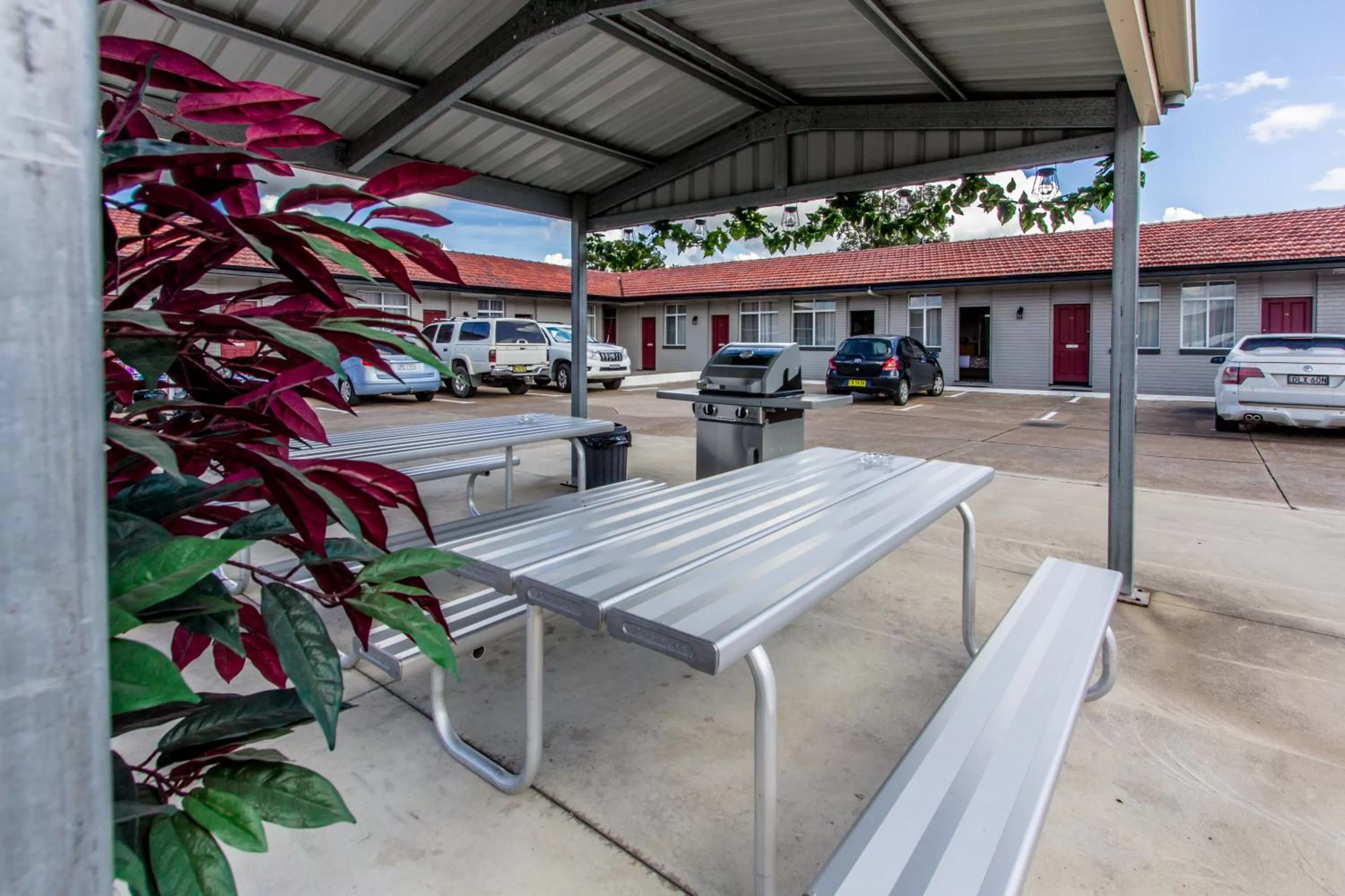 BBQ facilities in Best Western Endeavour Motel