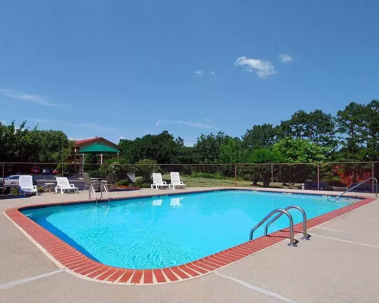 Swimming Pool in Quality Inn Marietta