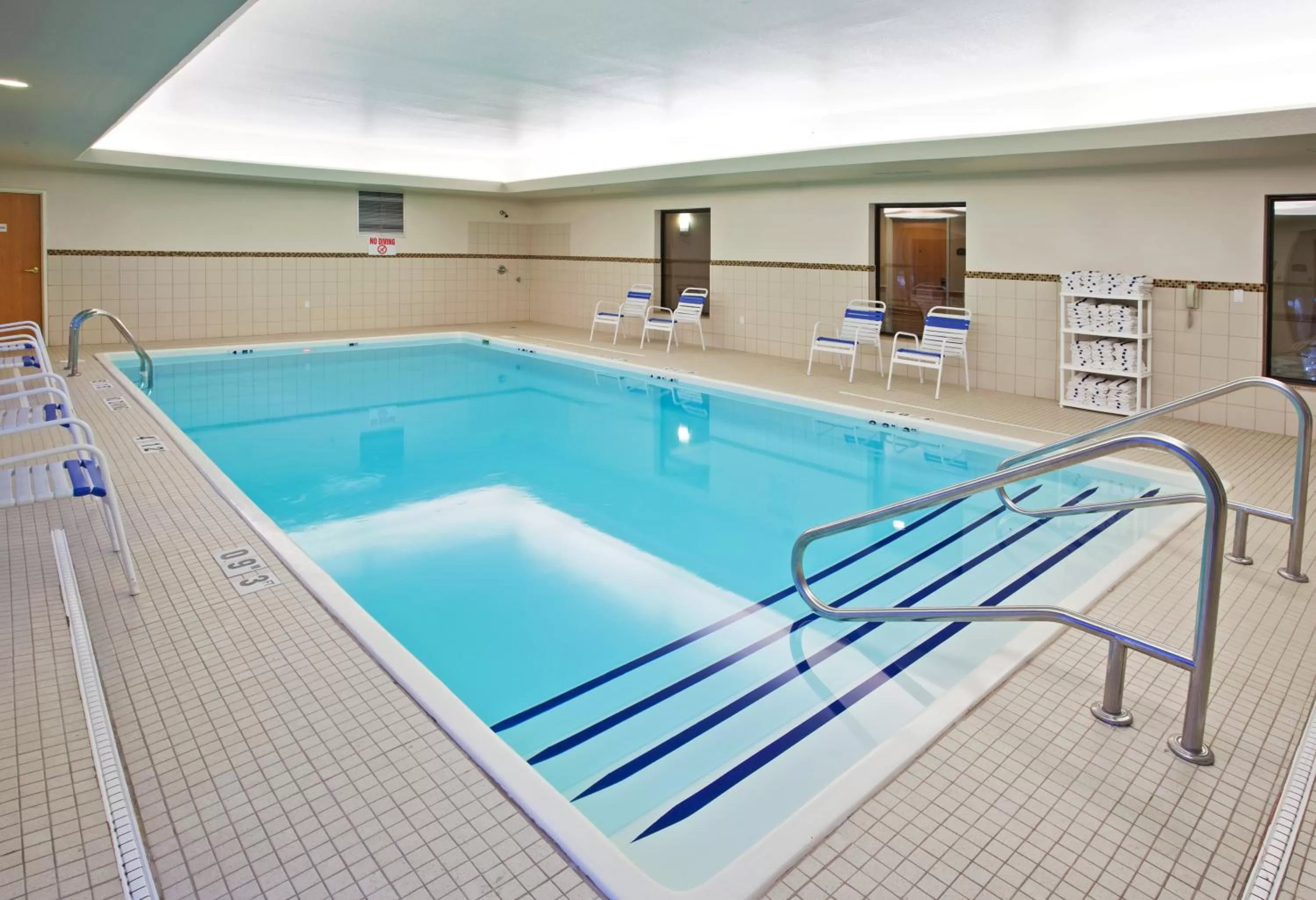 Swimming pool in Holiday Inn Express Hotel & Suites Chesterfield - Selfridge Area by IHG