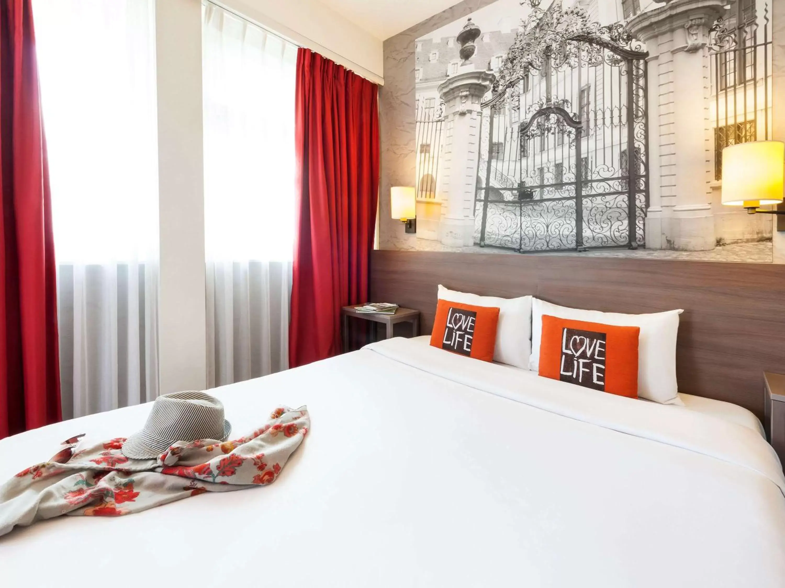 Photo of the whole room, Bed in Aparthotel Adagio Basel City