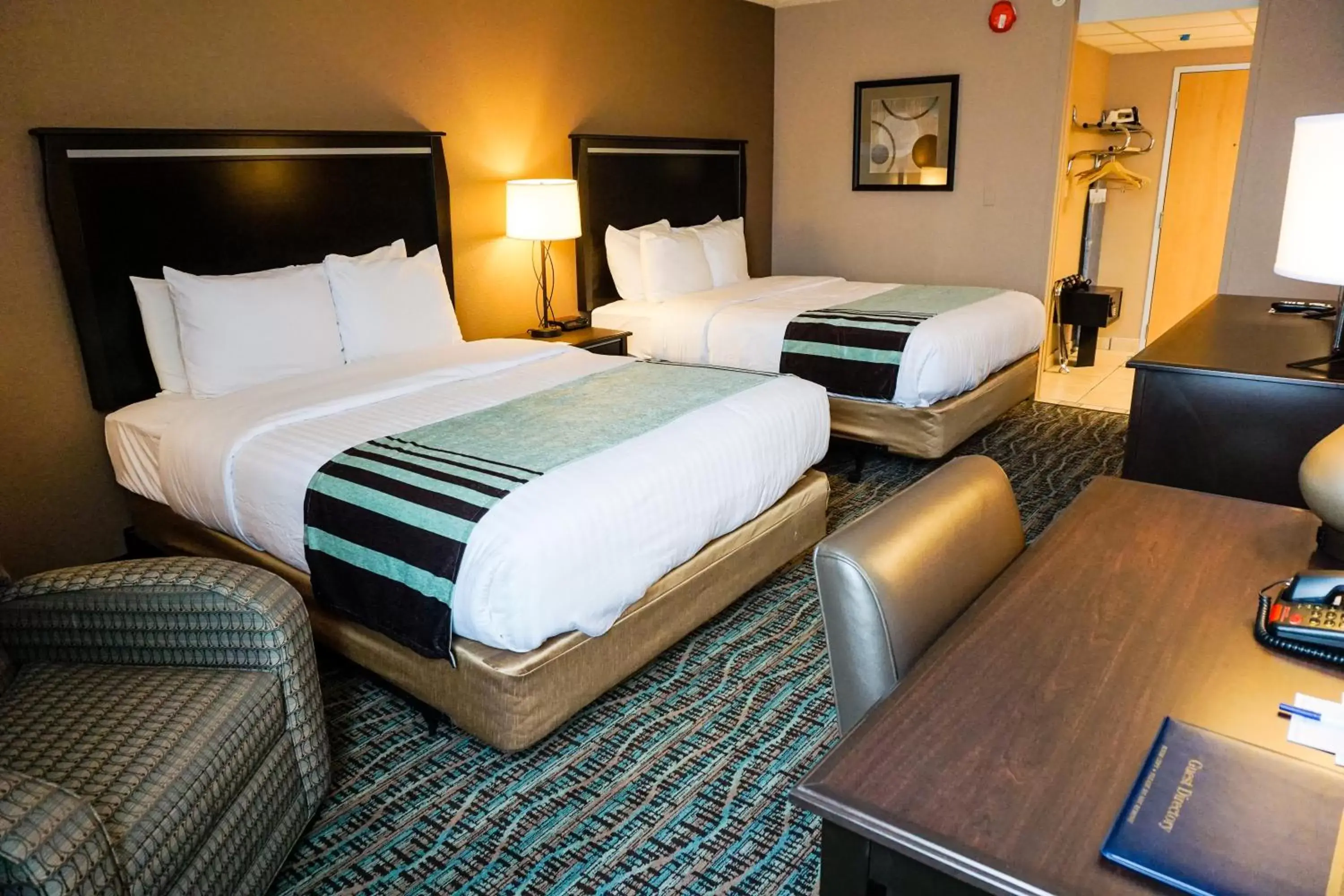 Bedroom, Bed in Boarders Inn & Suites by Cobblestone Hotels - Grand Island
