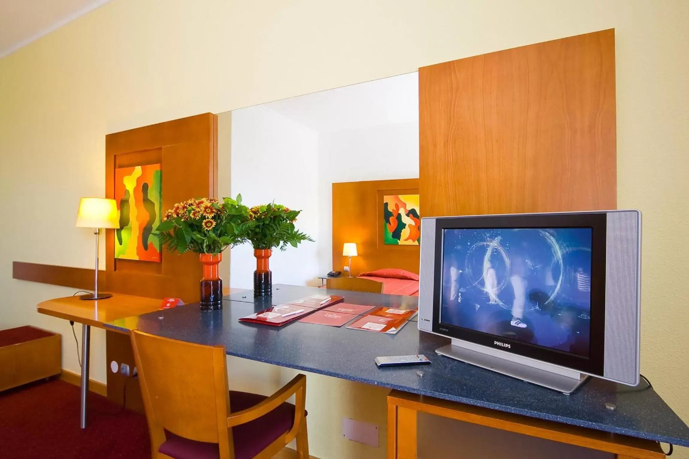 Bedroom, TV/Entertainment Center in Hotel Alvorada