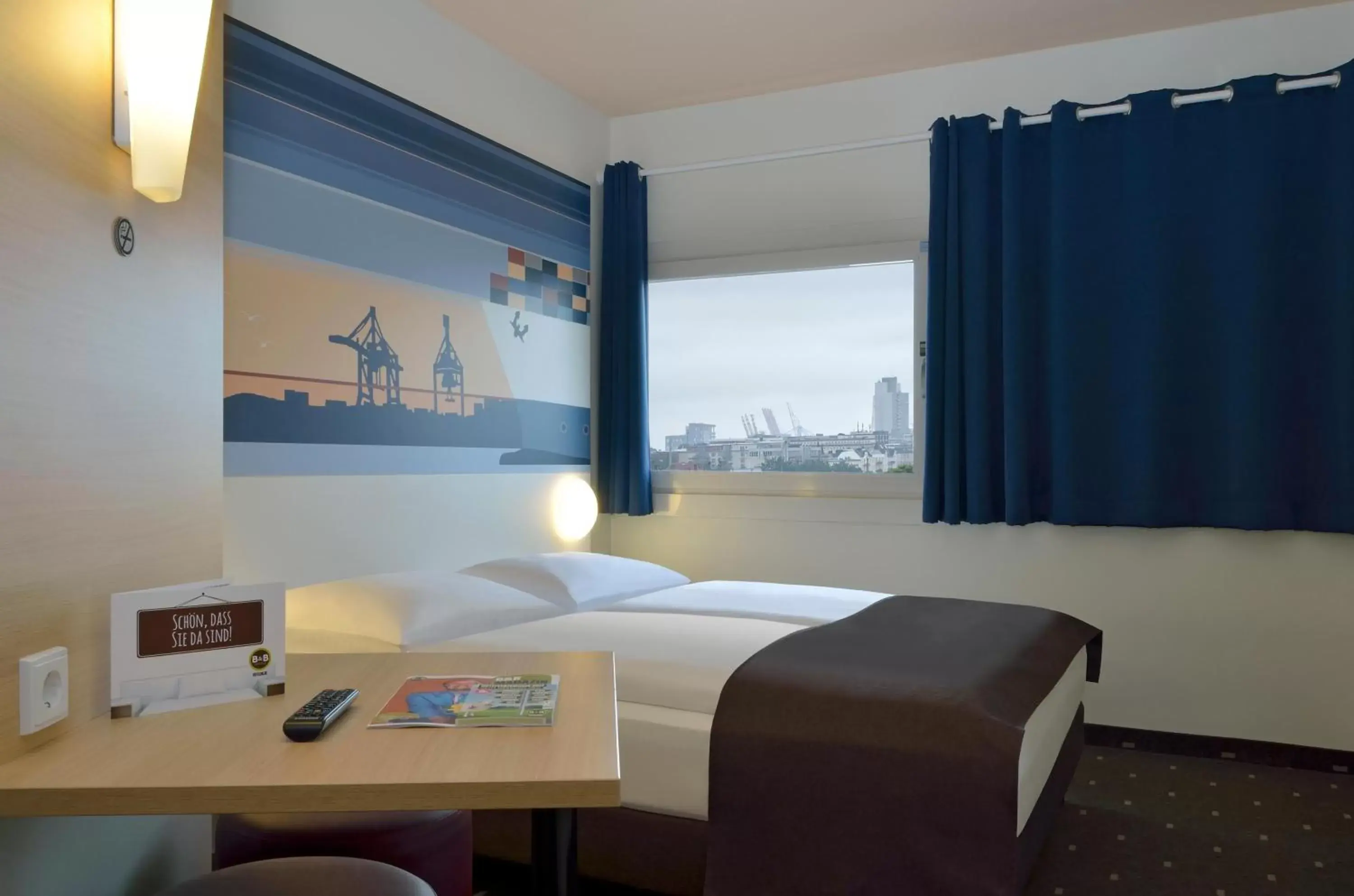Photo of the whole room, Bed in B&B Hotel Hamburg-Altona