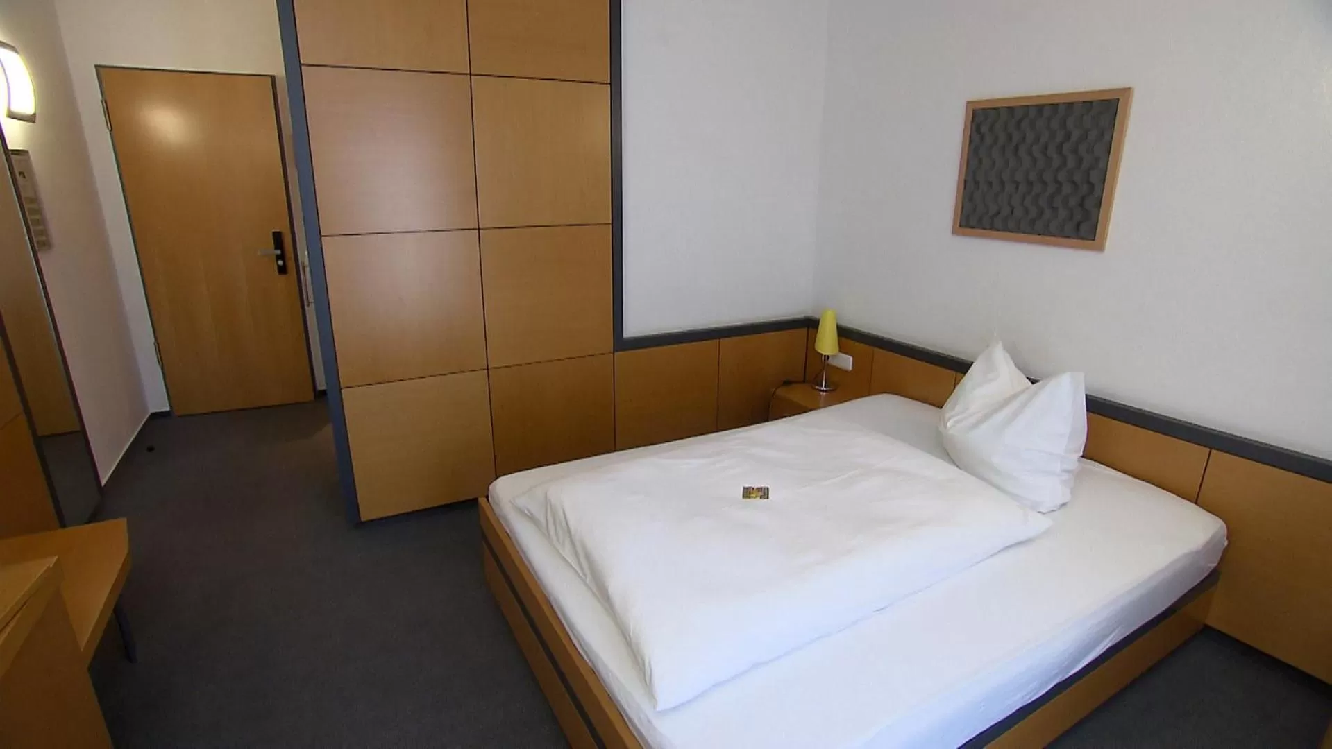 Photo of the whole room, Bed in Hotel am Stadtpark