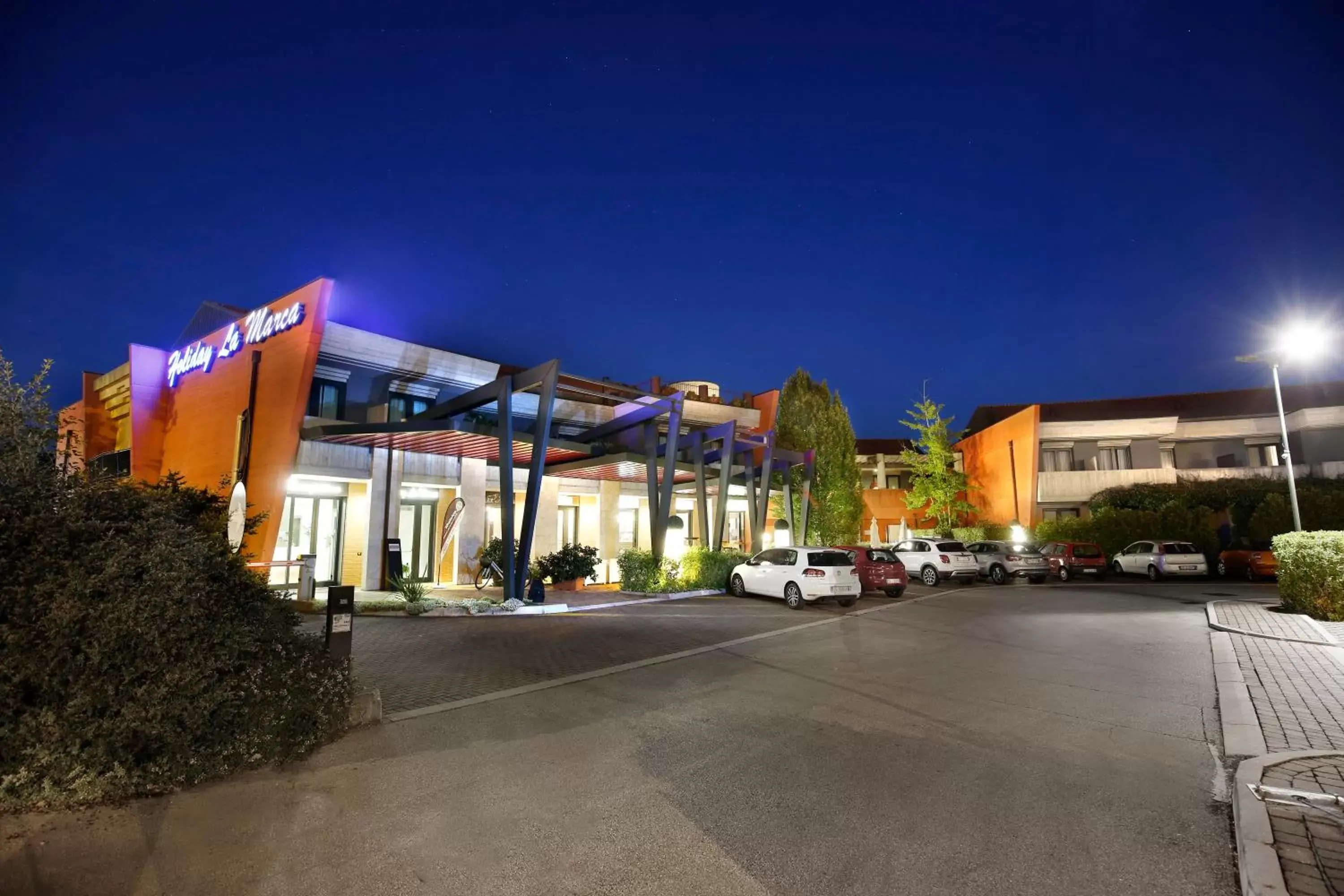 Facade/entrance, Property Building in Hotel Holiday La Marca